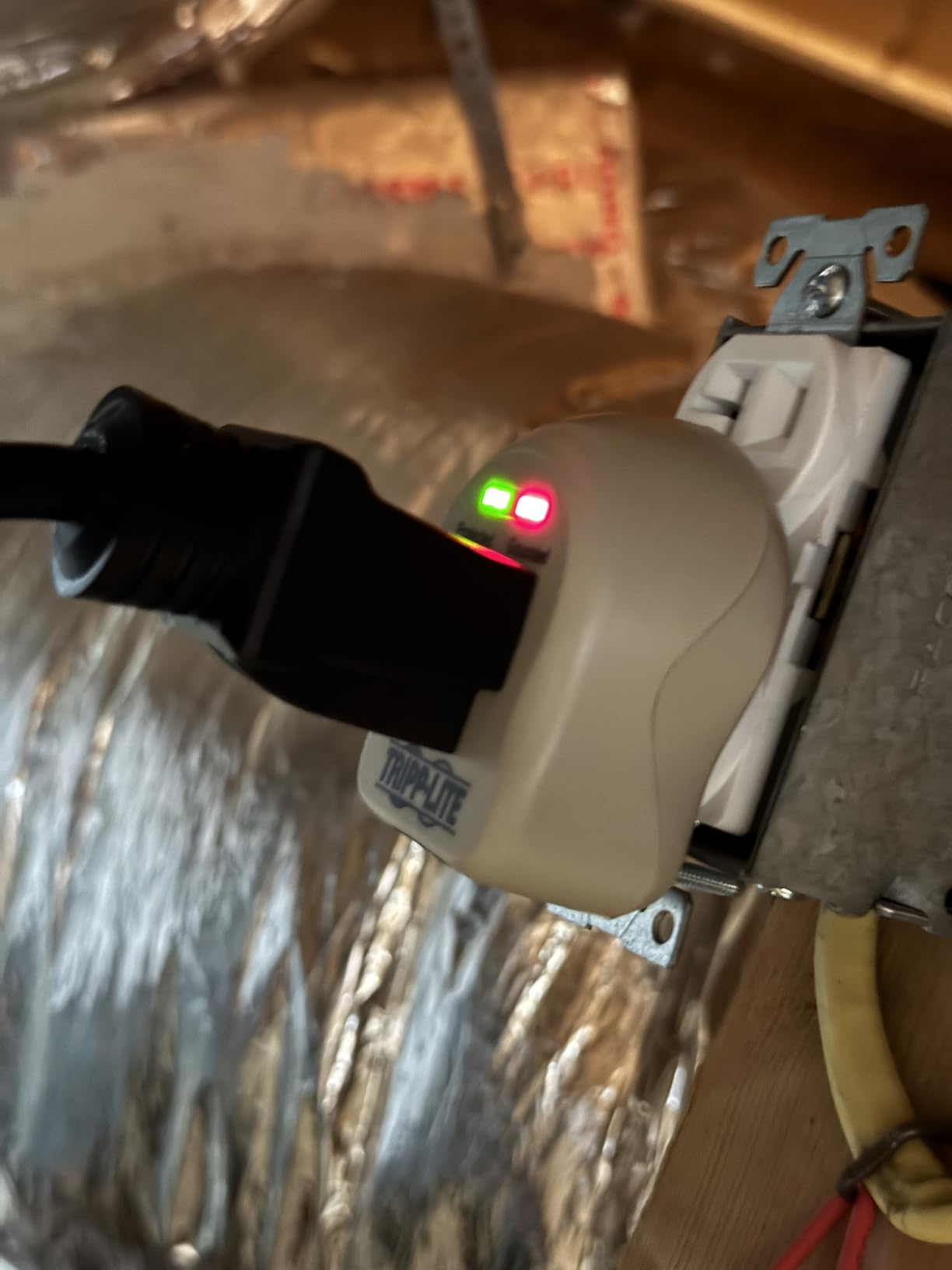 Eaton Tripp Lite SPIKECUBE Single Outlet Surge Protector Power Strip, 600 Joule Rating, Diagnostic LEDs, Portable Direct Plug-In Outlet Extender, Lifetime Manufacturer's Guarantee & $5,000 Insurance - Customer Photo 1