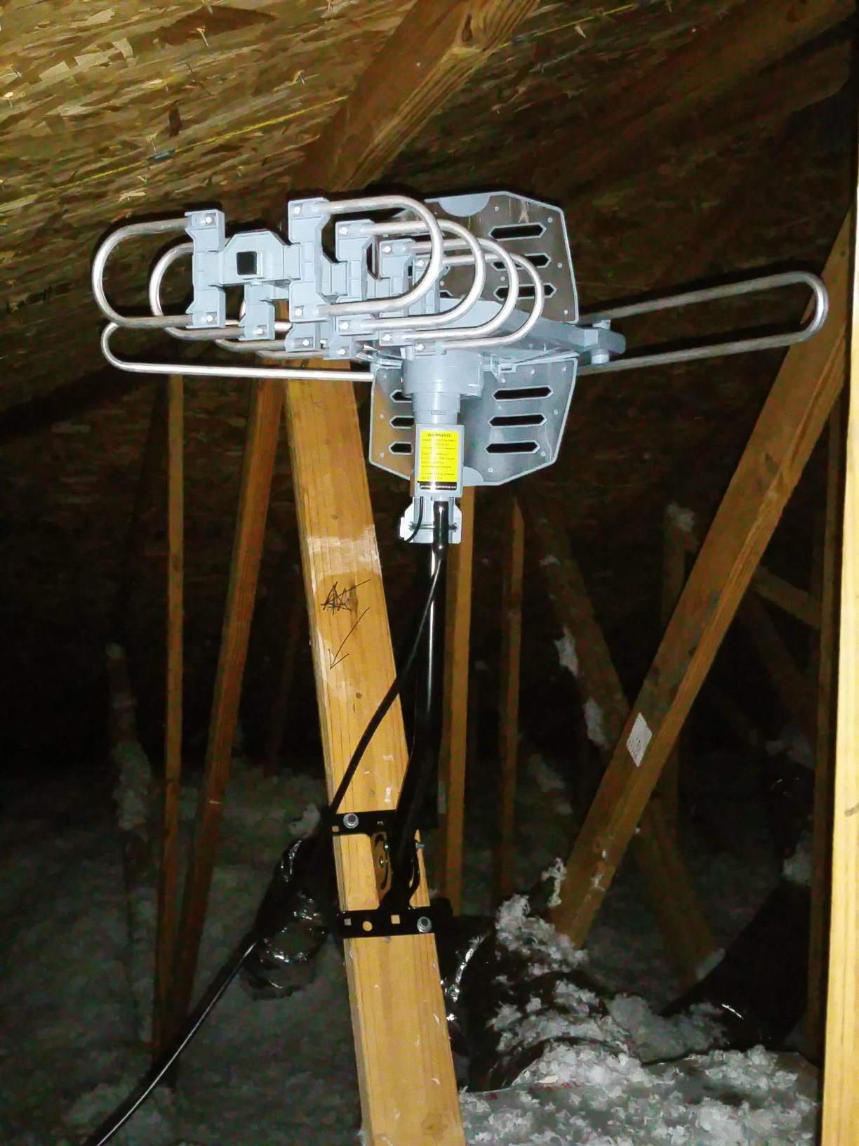 PBD WA-2608 Amplified Outdoor TV Antenna – Long Range with UHF/VHF, 360° Motorized Rotation, Remote Control, Mounting Pole, and 40FT RG6 Cable – Supports 4K, 1080P, Smart and Older TVs (2 Outputs) - Customer Photo 1