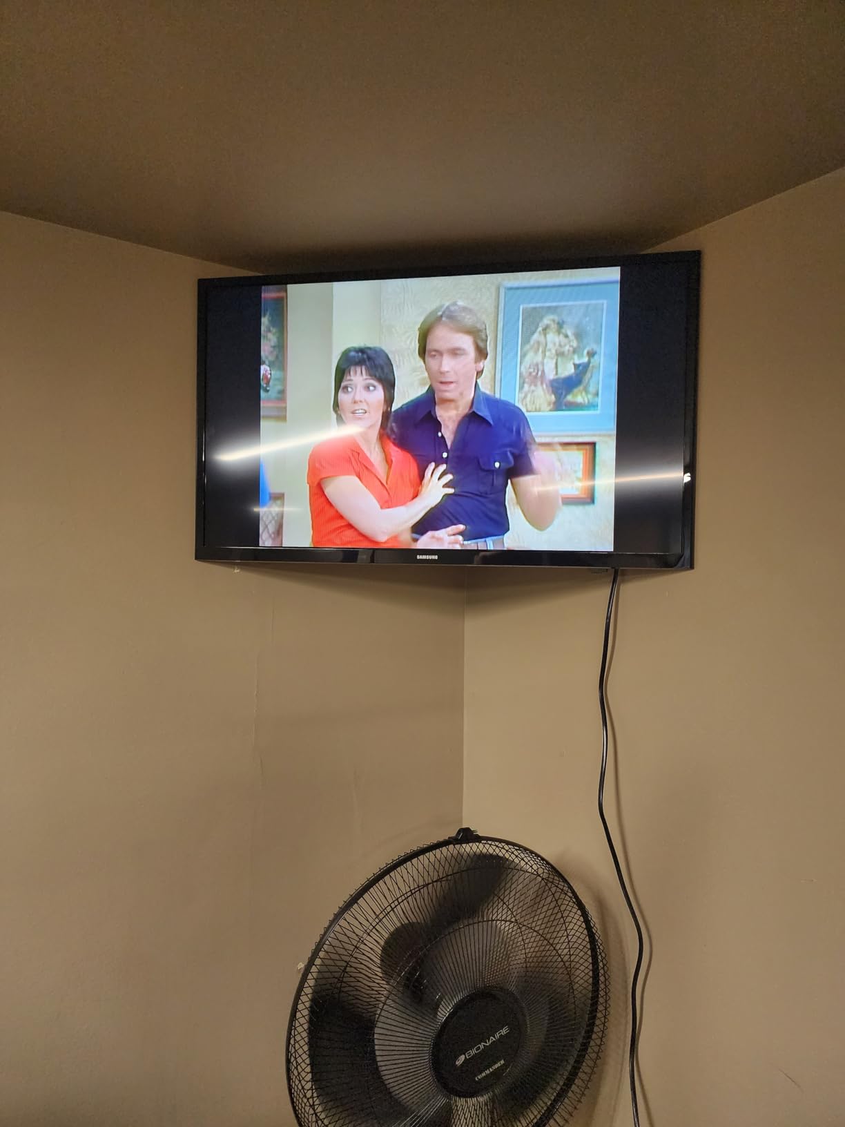 SAMSUNG 32-inch Class LED Smart FHD TV 720P (UN32M4500BFXZA) Customer Review SAMSUNG 32-inch Class LED Smart FHD TV 720P (UN32M4500BFXZA) - Customer Photo 2