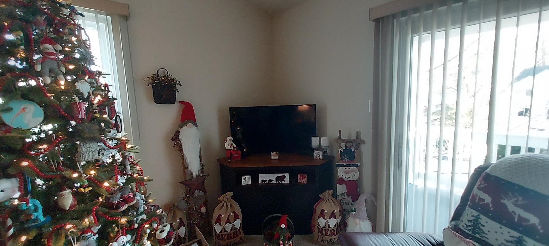 Martin Svensson Rustic Solid Wood TV Stand - Antique White and Honey Tobacco Finish - Hexagonal Shape and Farmhouse Design Entertainment Center with Shelves Included Customer Review Martin Svensson Rustic Solid Wood TV Stand - Antique White and Honey Tobacco Finish - Hexagonal Shape and Farmhouse Design Entertainment Center with Shelves Included - Customer Photo 1