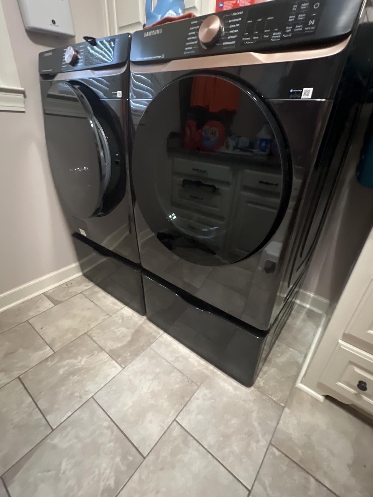 SAMSUNG 27-Inch Washer Dryer Pedestal Stand w/ Pull Out Laundry Storage Drawer, Stainless Steel, WE402NV/A3, Brushed Black - Customer Photo 1