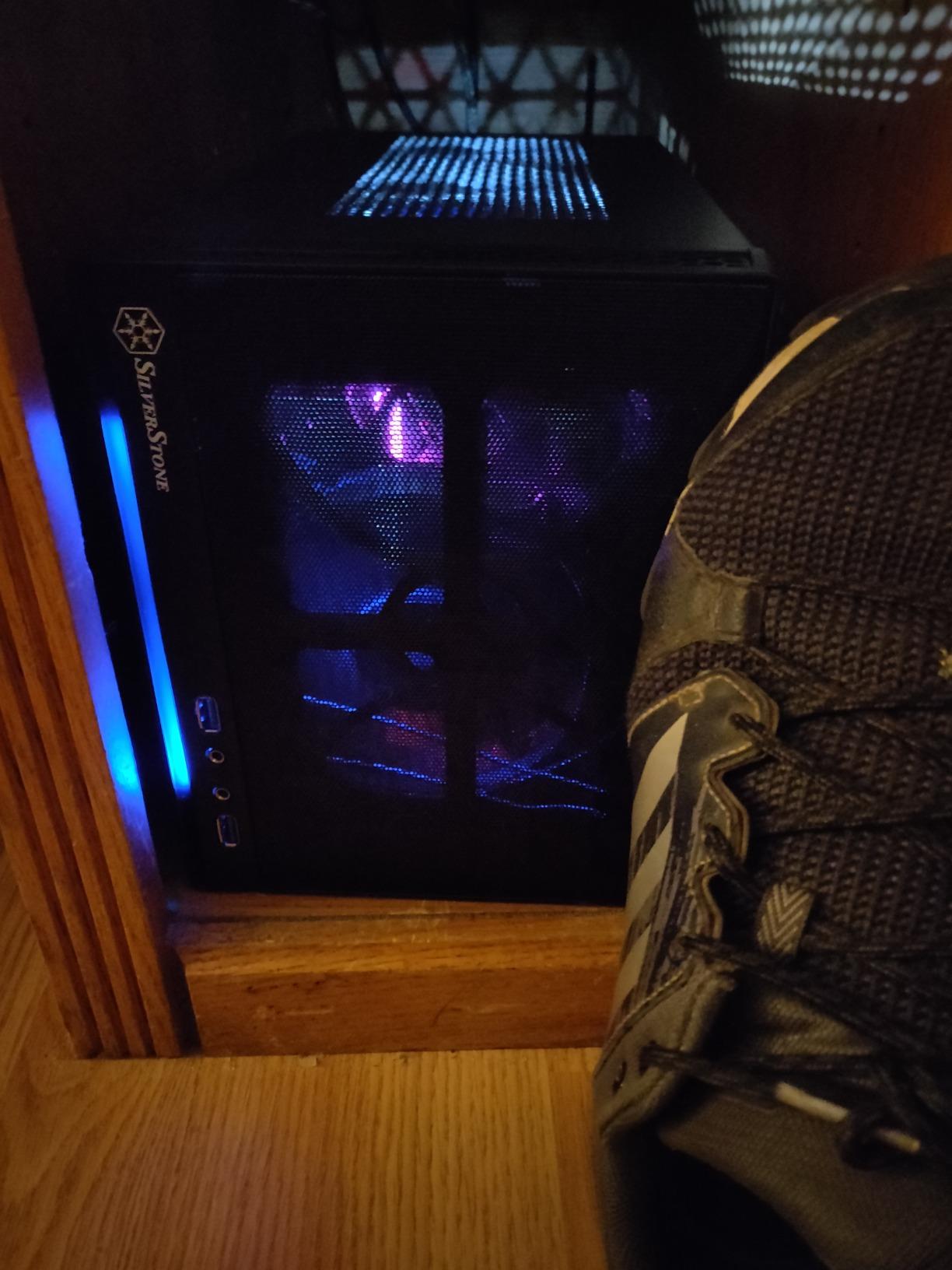 AMD Ryzen 5 3600 6-Core, 12-Thread Unlocked Desktop Processor with Wraith Stealth Cooler - Customer Photo 1