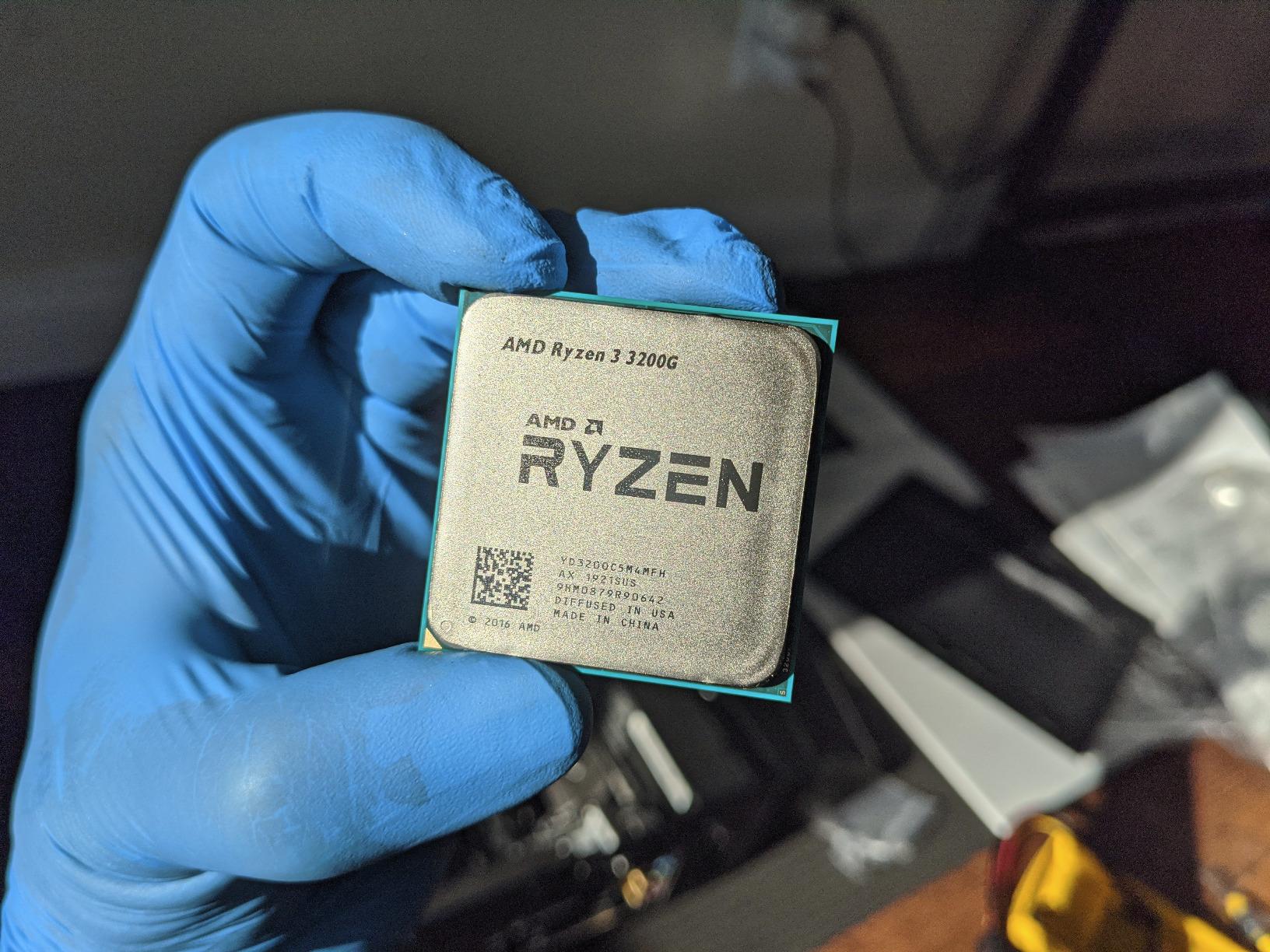 AMD Ryzen 3 3200G 4-core unlocked desktop processor with Radeon Graphics - Customer Photo 1