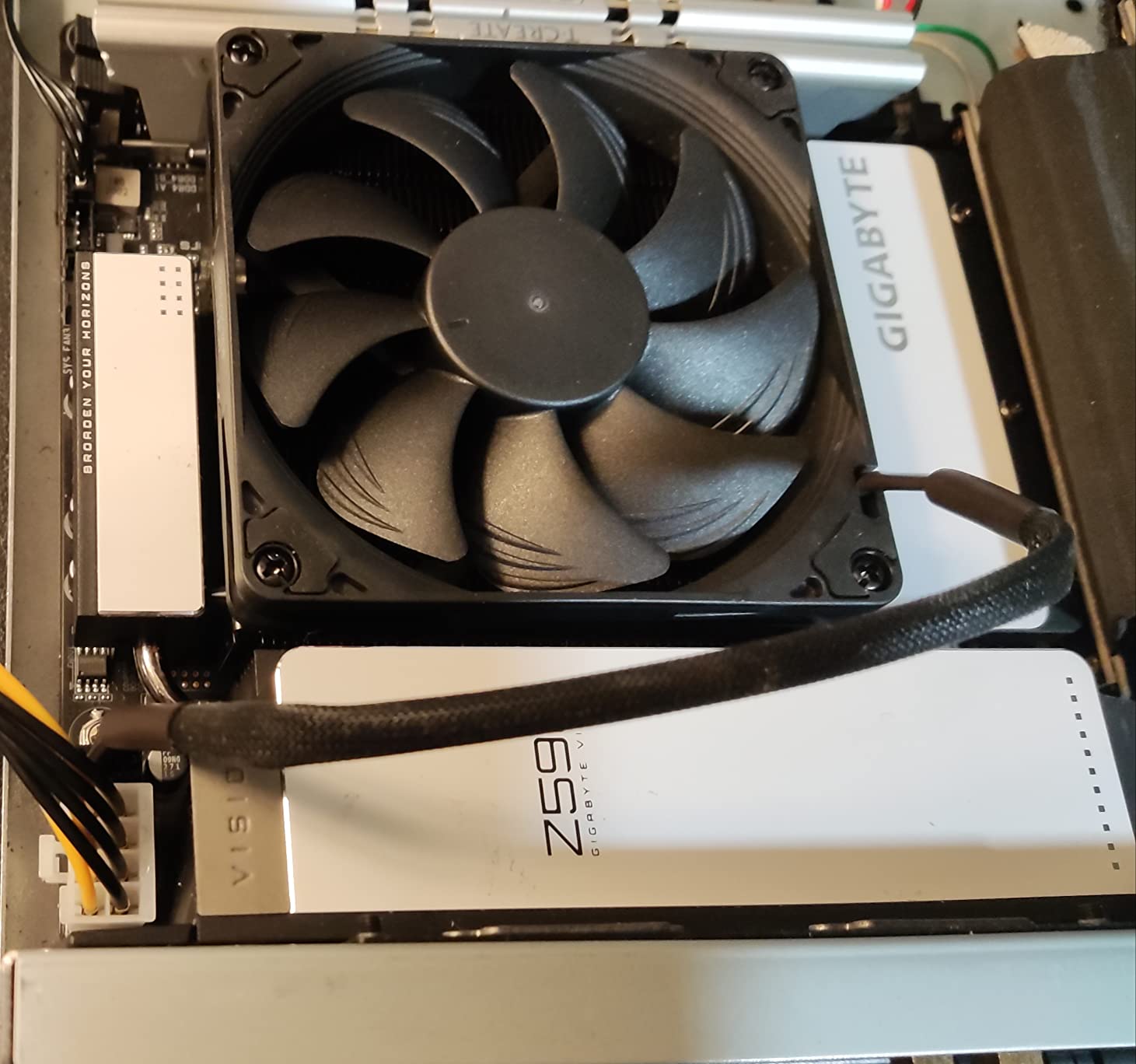 Noctua NH-L9i chromax.Black, Premium Low-Profile CPU Cooler for Intel LGA1200 & LGA115x (Black) - Customer Photo 2