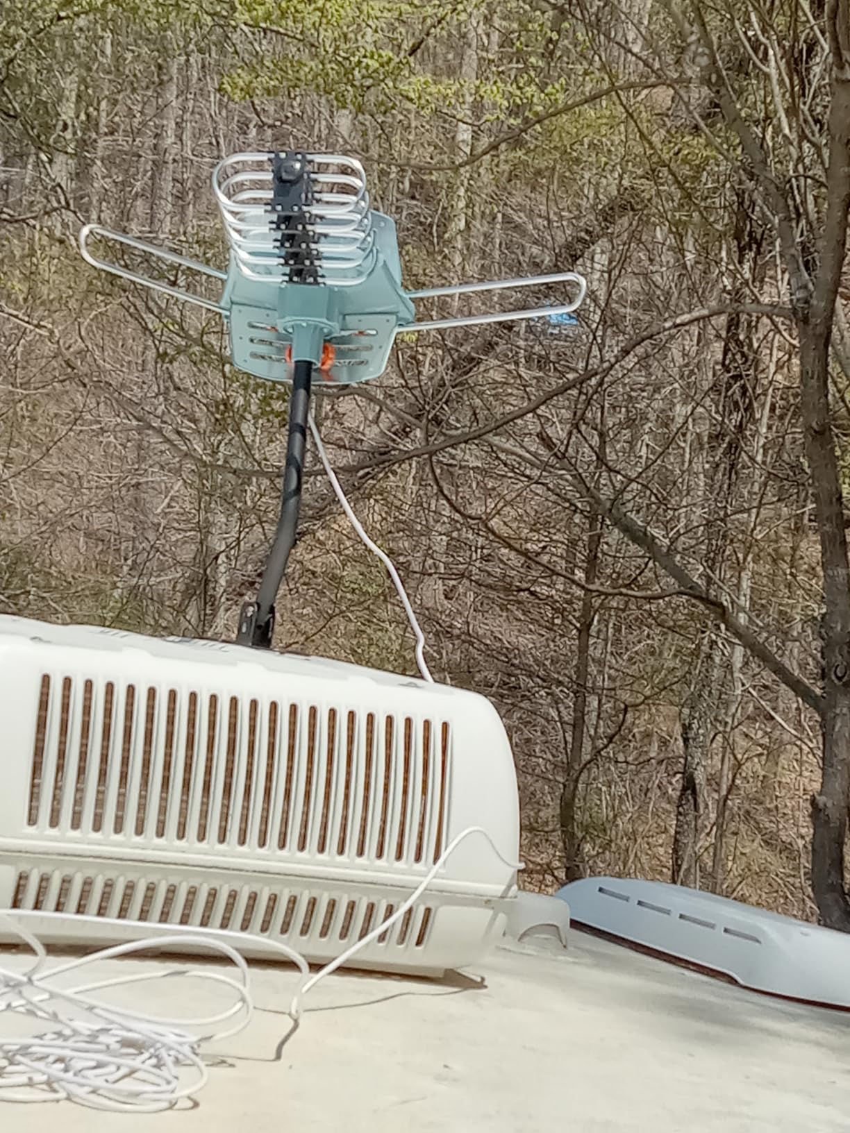 Five Star HDTV Antenna Amplified Digital Outdoor Antenna 150 Miles Range, 360 Degree Rotation Wireless Remote, with 40FT RG6 Coax Cable Installation Kit and Mounting Pole 5 TVs - Customer Photo 1