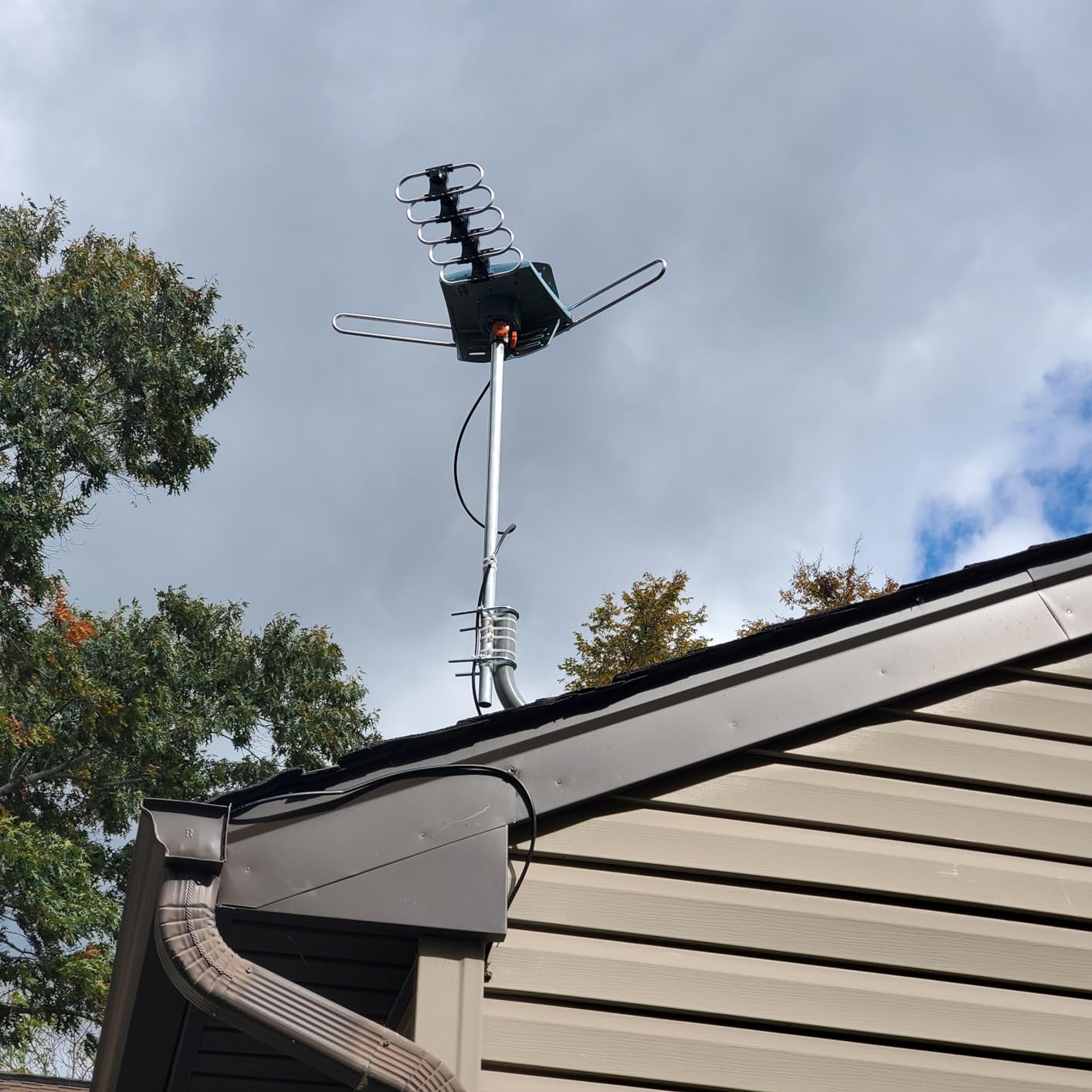 Five Star HDTV Antenna Amplified Digital Outdoor Antenna 150 Miles Range, 360 Degree Rotation Wireless Remote, with 40FT RG6 Coax Cable Installation Kit and Mounting Pole 5 TVs - Customer Photo 3