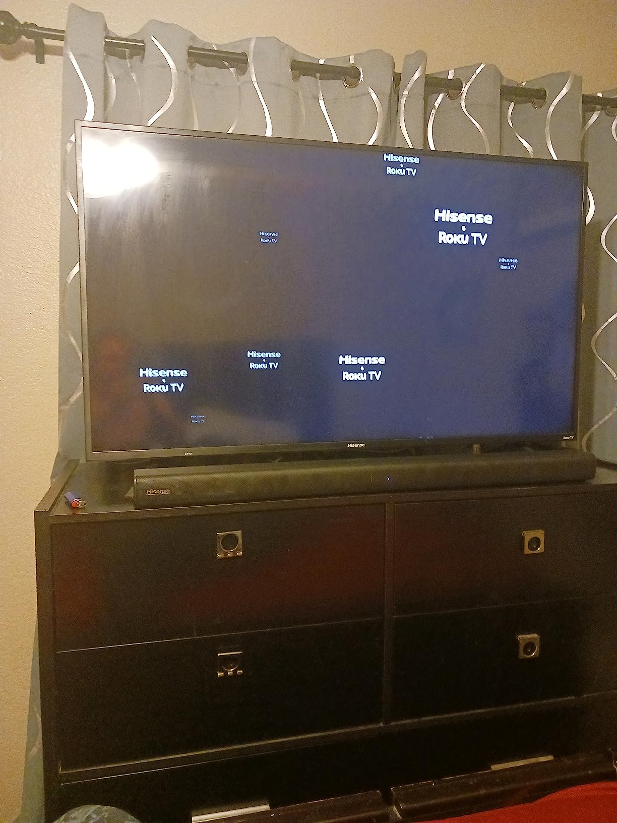 Hisense HS218 2.1ch Sound Bar with Wireless Subwoofer, 200W, Powered by Dolby Audio, Roku TV ready, Bluetooth, HDMI ARC/Optical/AUX/USB, 3 EQ Modes - Customer Photo 1