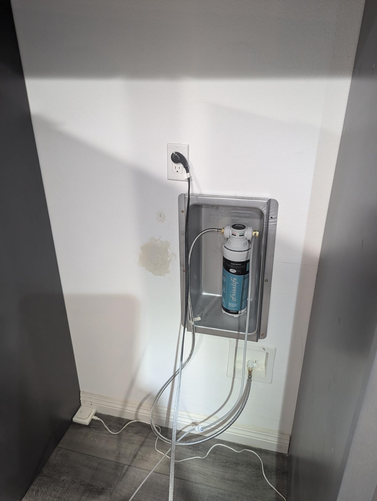 Frizzlife Inline Water Filter System for Fridge, Ice Maker, Under Sink, Certified 0.5 Micron Reduces Chlorine, Lead, Long Lasting, Compression Brass Fittings Fits for Copper Tubing, MS99 Customer Review Frizzlife Inline Water Filter System for Fridge, Ice Maker, Under Sink, Certified 0.5 Micron Reduces Chlorine, Lead, Long Lasting, Compression Brass Fittings Fits for Copper Tubing, MS99 - Customer Photo 1
