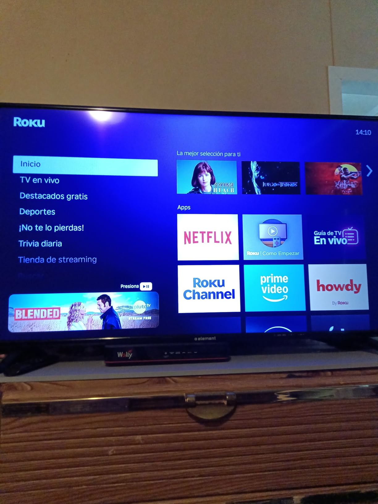 Roku Streaming Stick 4K - HDR & Dolby Vision Roku Streaming Device for TV with Voice Remote & Long-Range Wi-Fi - Free & Live TV Customer Review Roku Streaming Stick 4K - HDR & Dolby Vision Roku Streaming Device for TV with Voice Remote & Long-Range Wi-Fi - Free & Live TV - Customer Photo 1