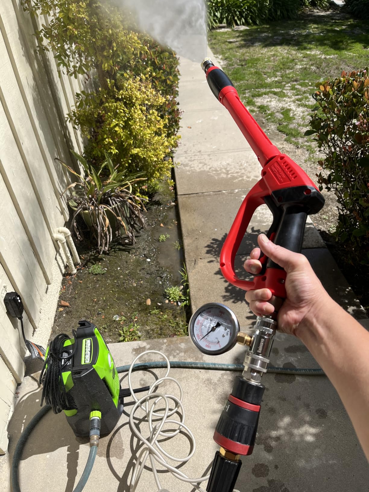 Greenworks Compact Electric Pressure Washer, 1.2 GPM (CSA Certified, Lightweight, 20 FT Tangle-Free Hose, 35 FT Power Cord) Great For Cars, Fences, Patios, Driveways, Decks and Patios - Customer Photo 1