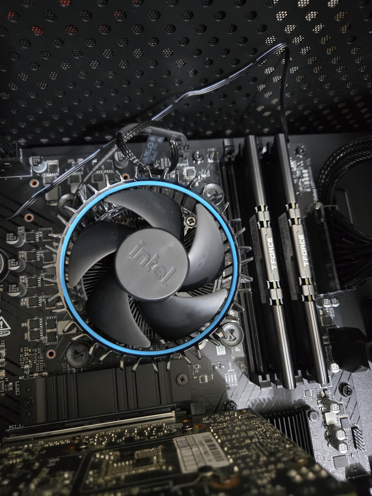 INTEL CPU Core i5-12400F / 6/12 / 2.5GHz / 6xxChipset / BX8071512400F - Customer Photo 1