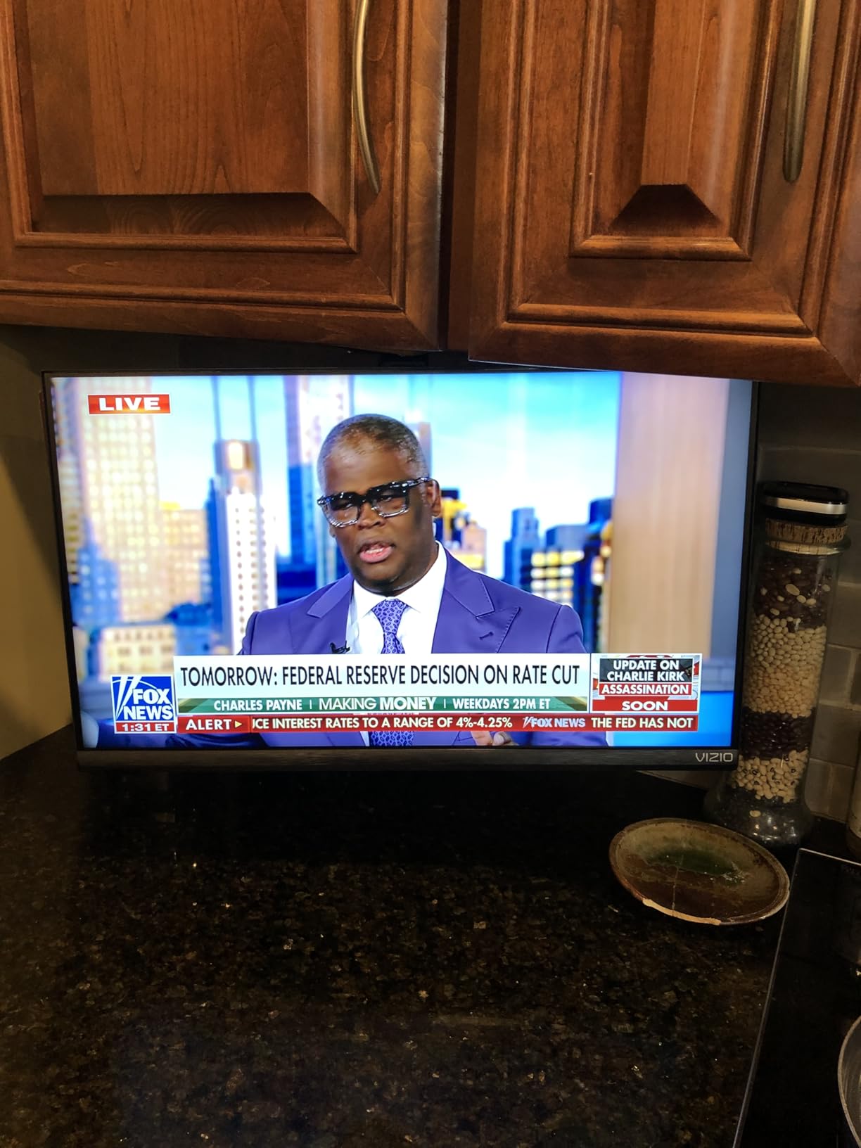 VIZIO 24-inch D-Series FHD LED Smart TV w/Bluetooth Headphone Capable, AMD FreeSync & Alexa Compatibility, D24fM-K01, 2023 Model Customer Review VIZIO 24-inch D-Series FHD LED Smart TV w/Bluetooth Headphone Capable, AMD FreeSync & Alexa Compatibility, D24fM-K01, 2023 Model - Customer Photo 1