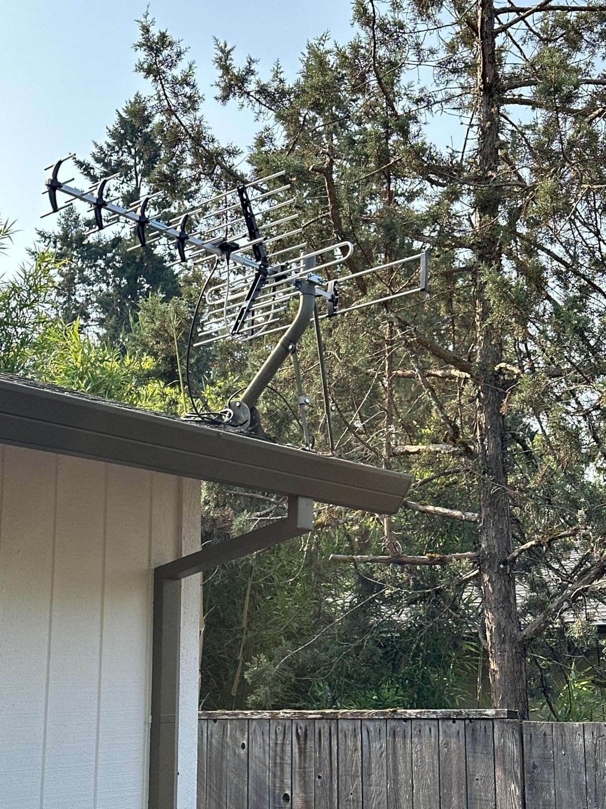 Five Star Outdoor HDTV Antenna up to 200 Mile Long Range, Attic or Roof Mount, Digital OTA Antenna for 4K 1080P VHF UHF Supports 4 TVs Installation Kit & J Mount, ATSC 3.0 Ready - Customer Photo 1
