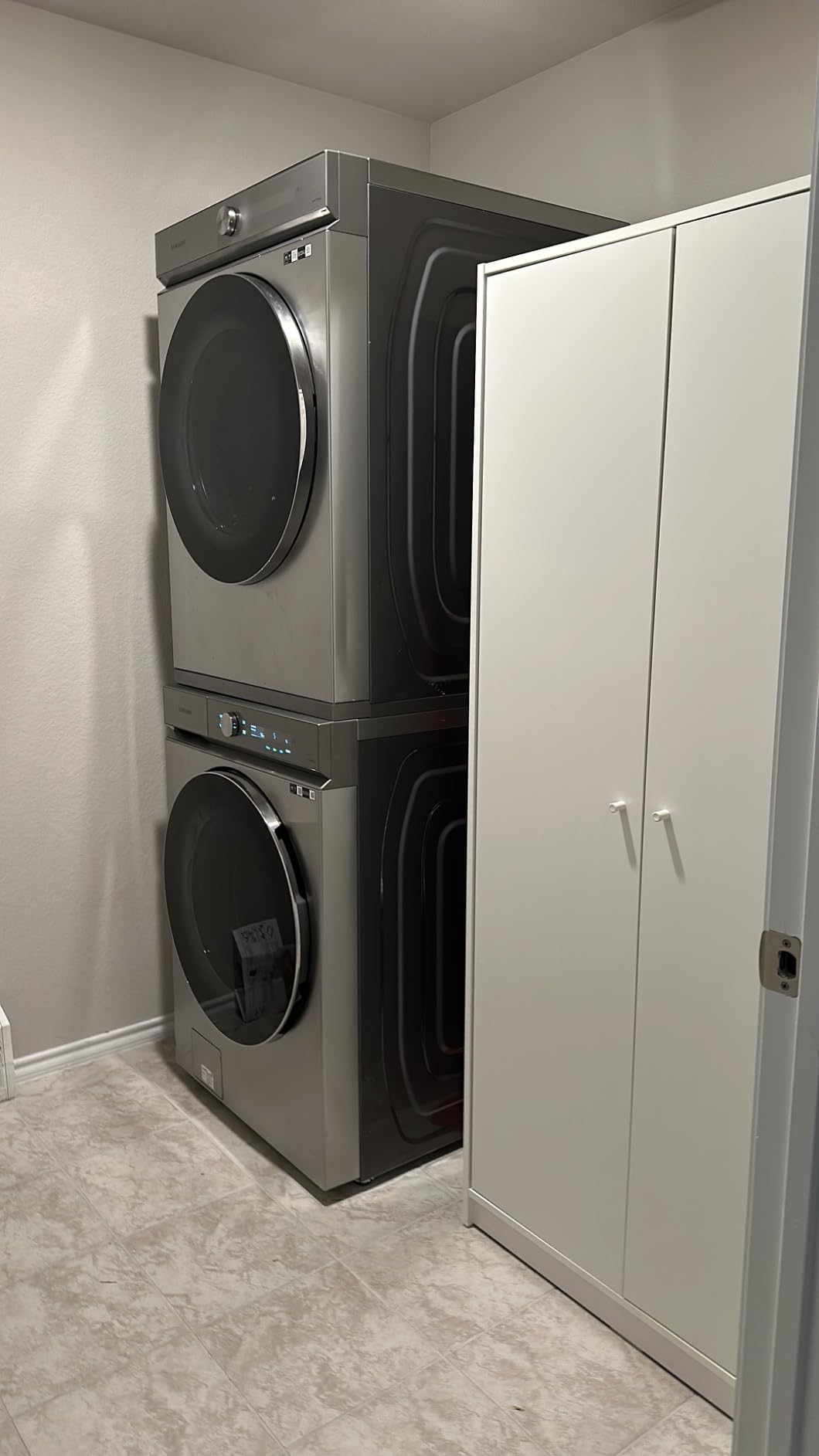 SAMSUNG Bespoke Front Load Washer Dryer Stacking and MultiControl Combo Kit, Includes Gap Cover to Fill Space Between Laundry Machines, All Parts Included, SKK-9MCV, Brushed Black - Customer Photo 3