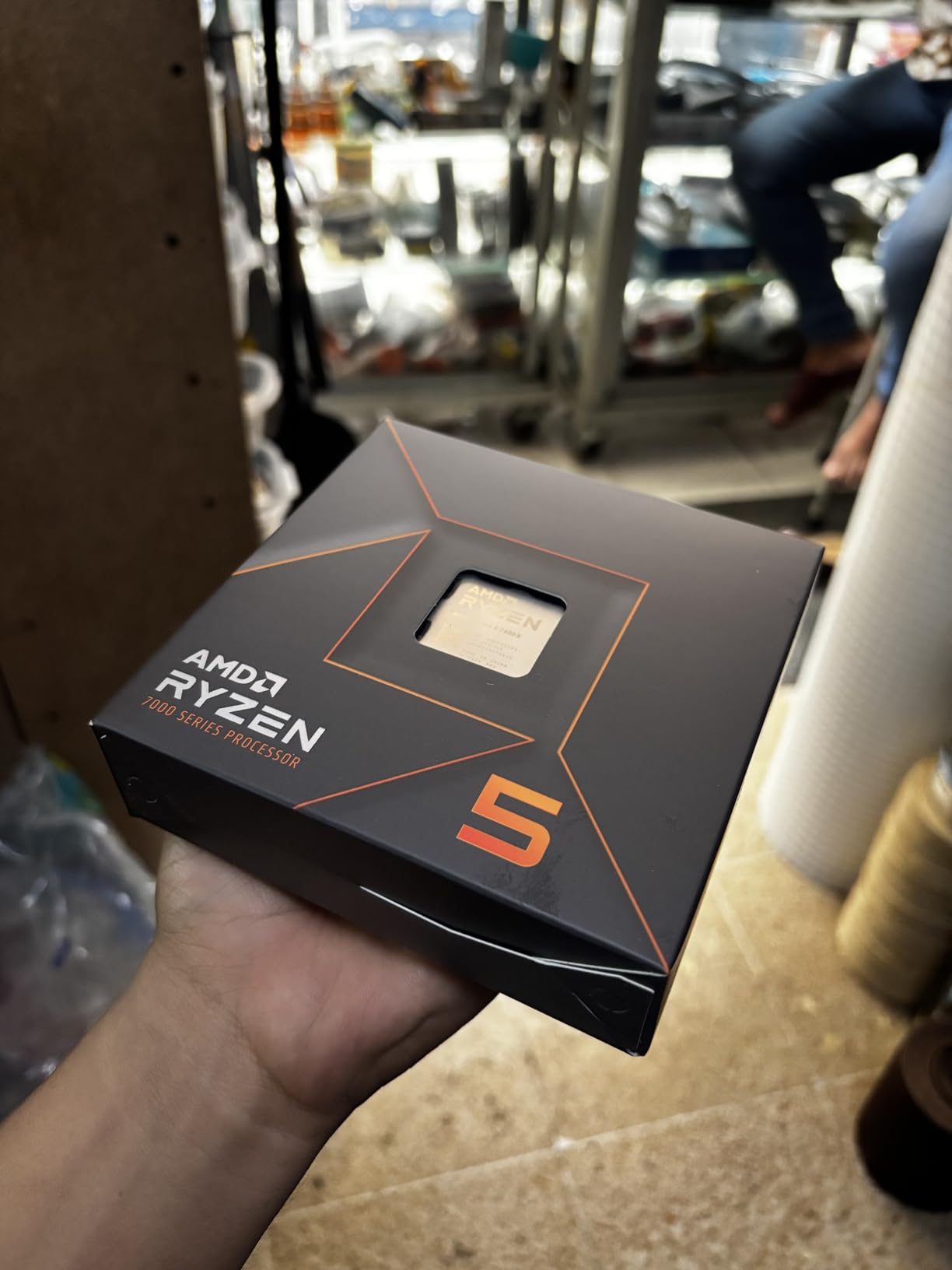 AMD Ryzen 5 7600X 6-Core, 12-Thread Unlocked Desktop Processor - Customer Photo 1