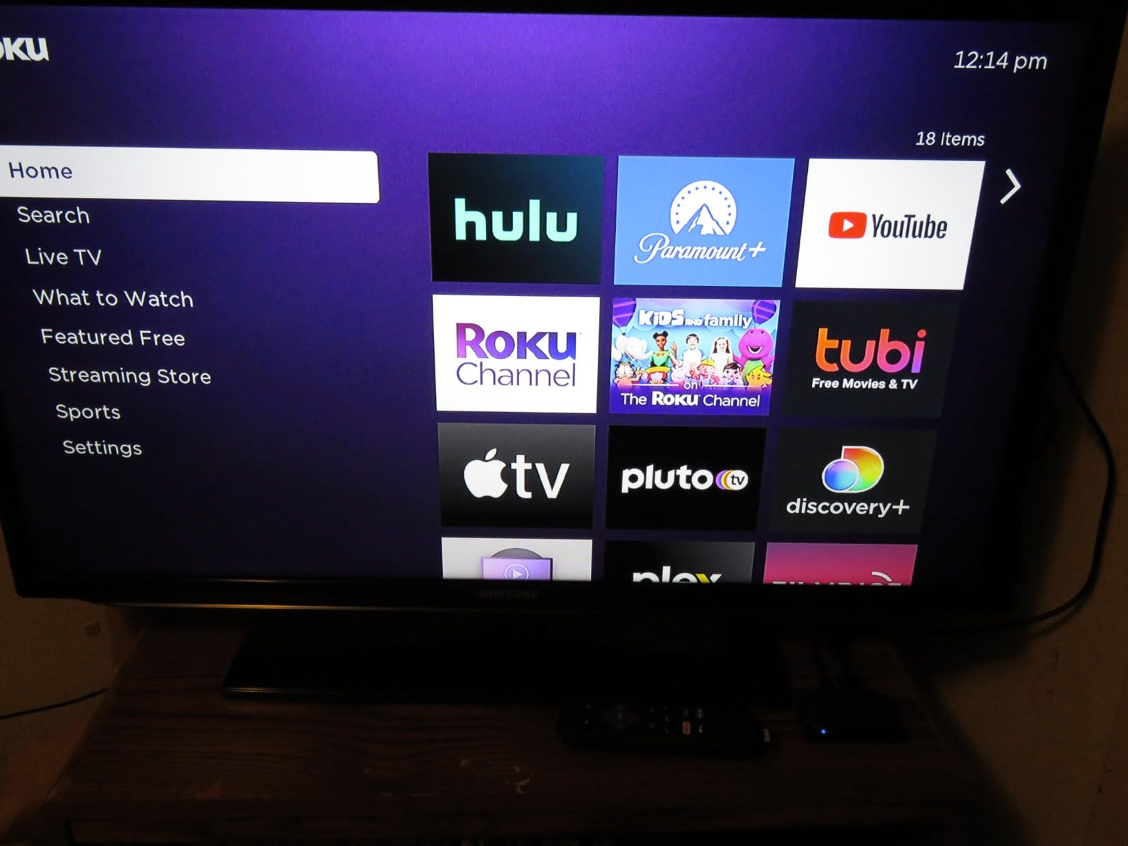 Roku Express | HD Roku Streaming Device with Standard Remote (no TV controls), Free & Live TV Customer Review Roku Express | HD Roku Streaming Device with Standard Remote (no TV controls), Free & Live TV - Customer Photo 2