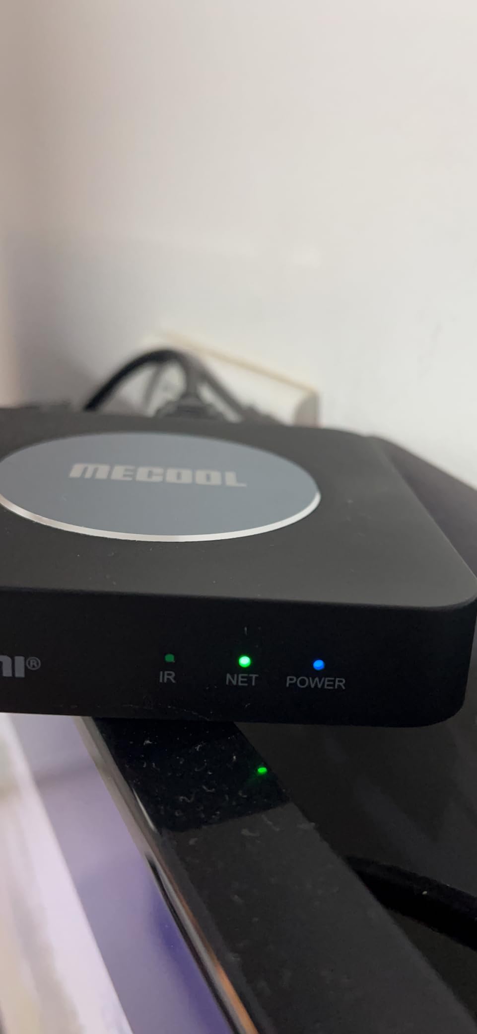 Android 11.0 TV Box, MECOOL KM2 Plus 2GB 16GB Smart TV Box with Netflix Certified, Google Assistant Dolby Atmos, TV Box 4K Support AV1, 2.4G/5G, Ethernet, WiFi 5, BT 5.0 with Amlogic S905X4 (Black) - Customer Photo 2