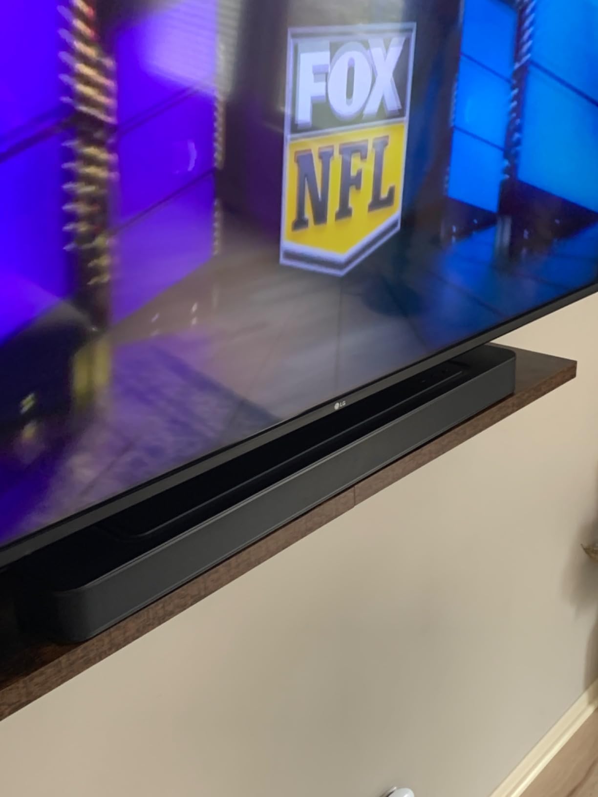 JBL Bar 300: 5.0-Channel Compact All-in-one soundbar with MultiBeam™ and Dolby Atmos®, Black - Customer Photo 1
