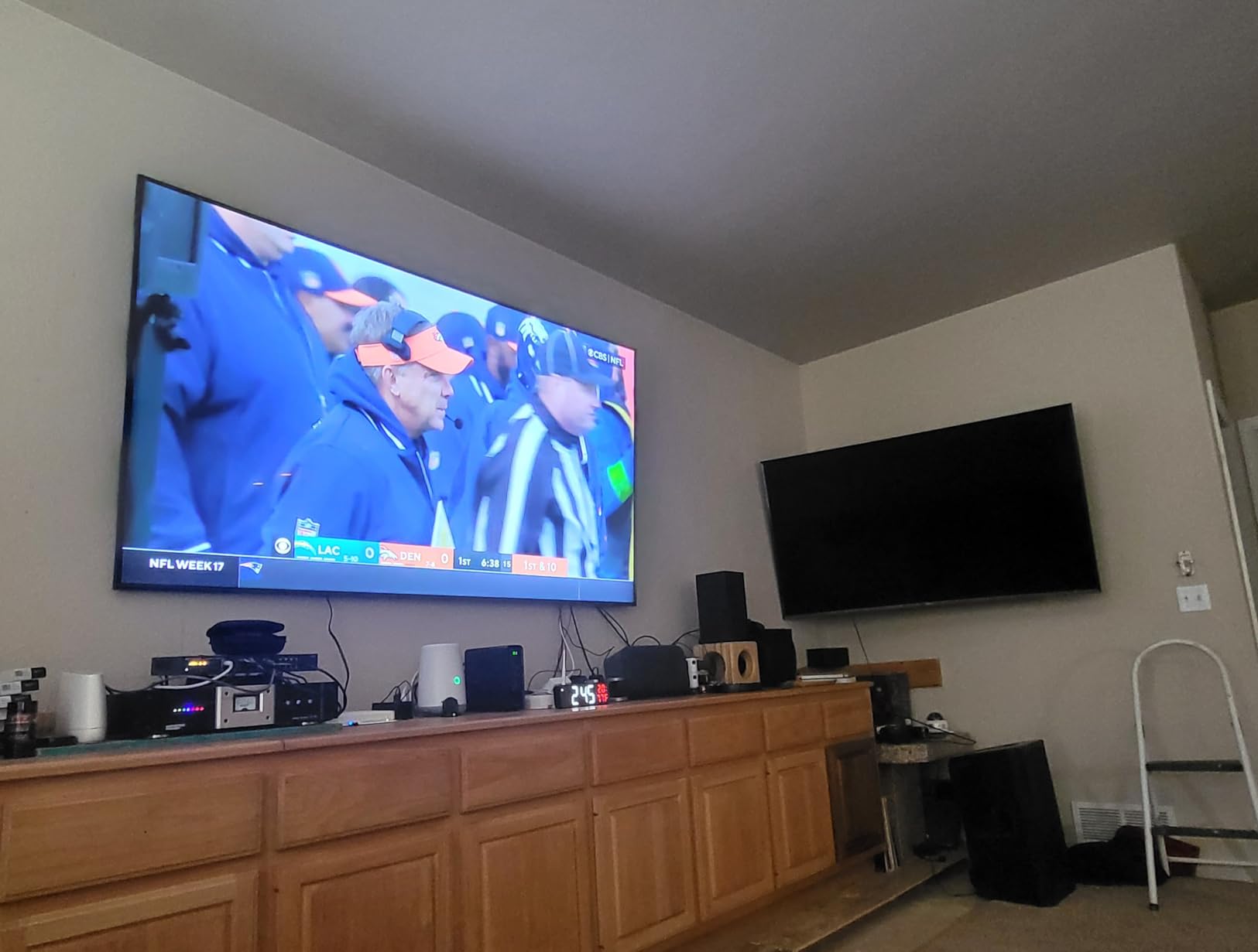 SAMSUNG 43-Inch Class Crystal UHD 4K CU8000 Series PurColor, Object Tracking Sound Lite, Q-Symphony, Motion Xcelerator, Ultra Slim, Solar Remote, Smart TV with Alexa Built-in (UN43CU8000, 2023 Model) - Customer Photo 1