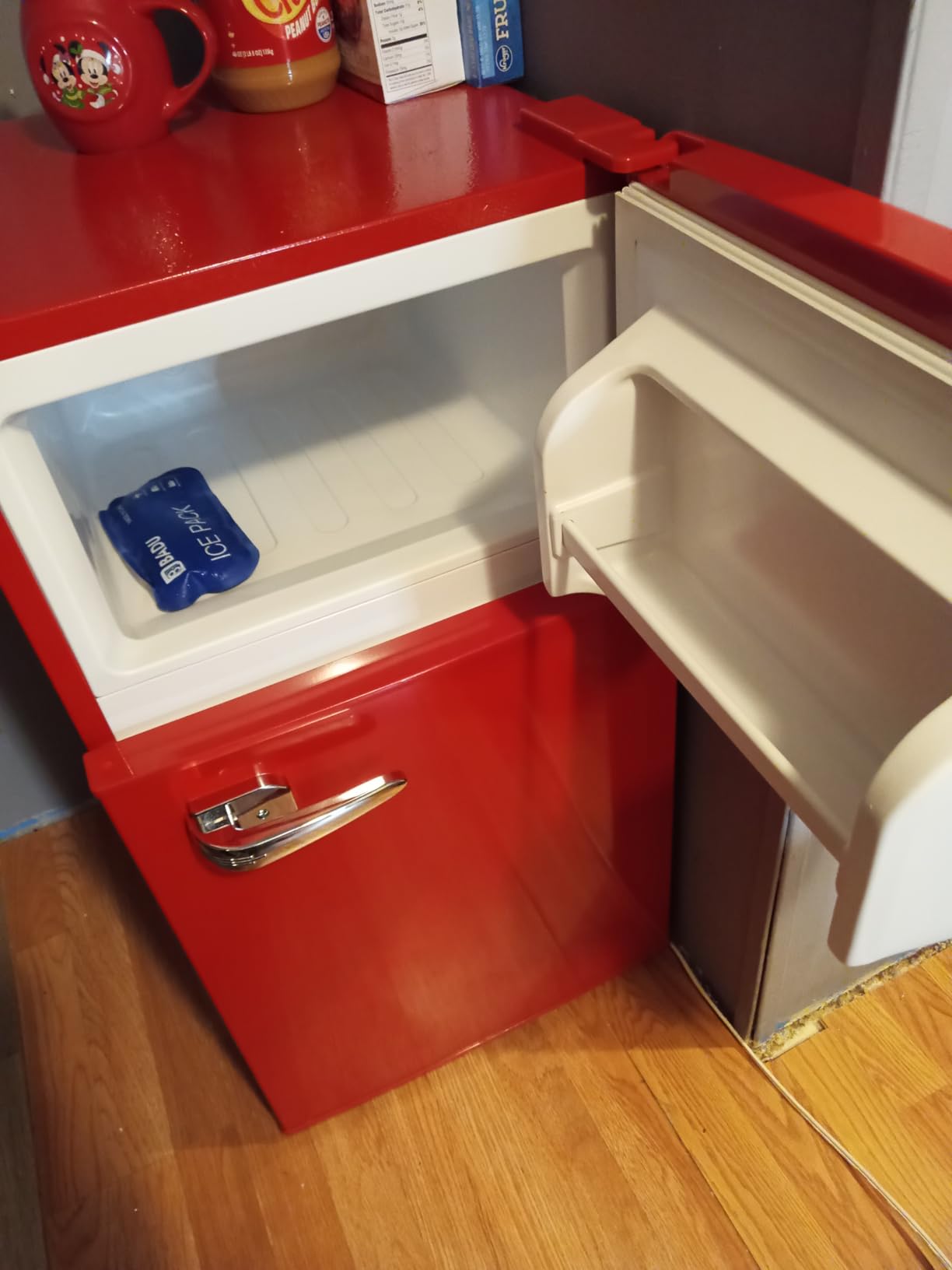 West Bend Mini Fridge with Freezer for Bedroom, Office, Bar or Dorm Room, Retro Compact Refrigerator features Glass Shelves, Manual Defrost and Adjustable Temperature Control, 3.1-Cu.Ft., Green - Customer Photo 1