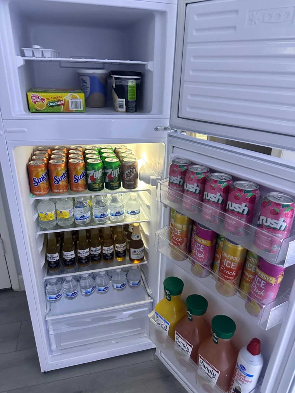 West Bend WB0100TMFBW Apartment Refrigerator Freestanding Reversible Dual Fridge with Top Freezer, Range Temperature Control with Full Width Door Bin and Adjustable Shelves, 10-Cu.Ft, White - Customer Photo 1