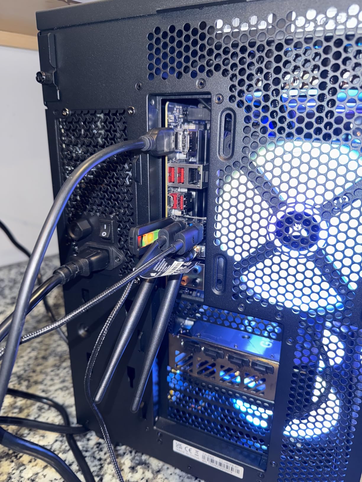 NZXT H6 Flow RGB Mid-Tower Airflow Case with 3 RGB Fans, Panoramic Glass Panels, and Cable Management - White - Customer Photo 2