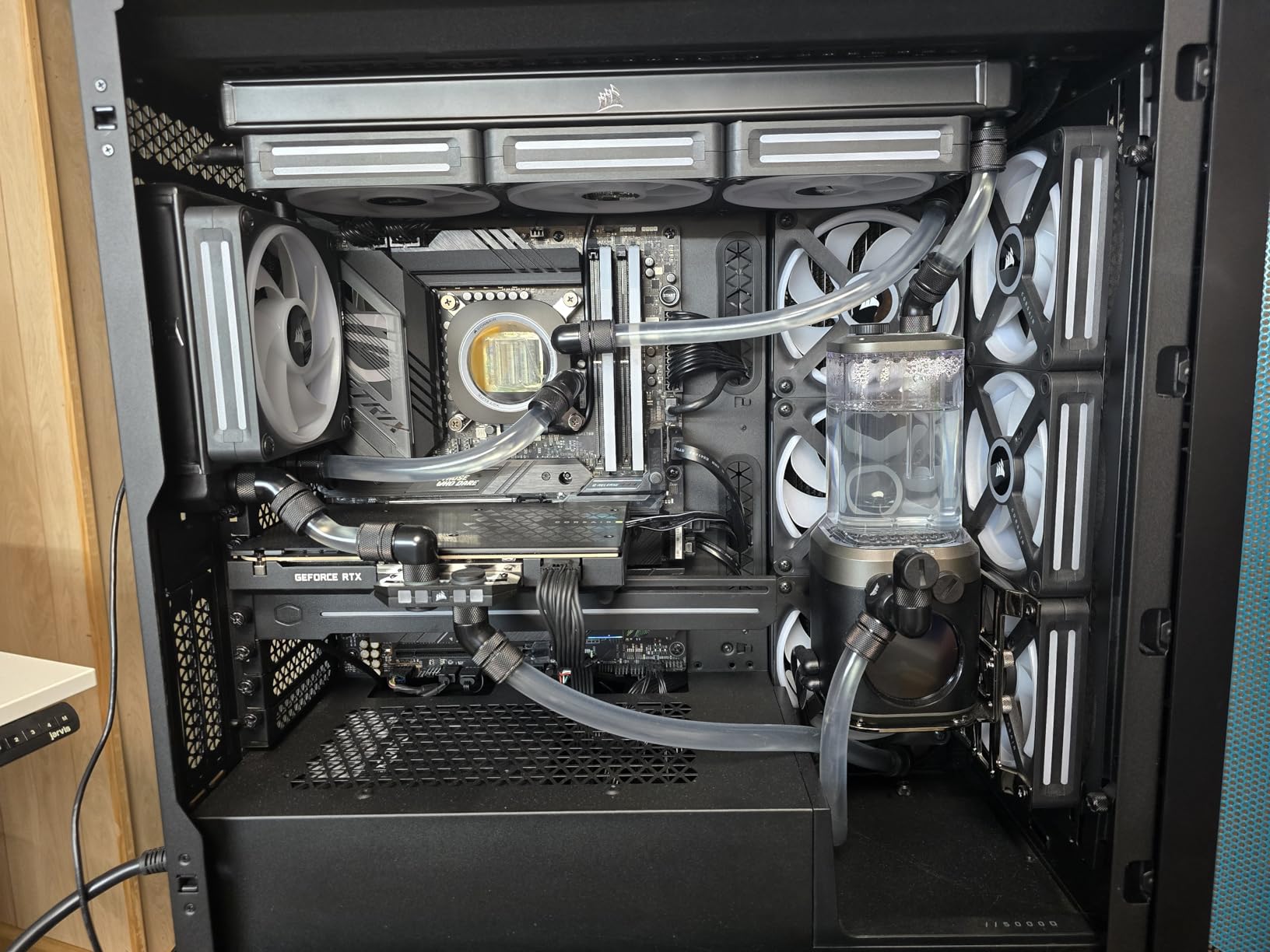 CORSAIR iCUE Link XC7 RGB Elite CPU Water Block - Transparent Flow Chamber - 24 RGB LEDs - Fits Intel® LGA 1700, AMD® AM5 and Older - Stealth Gray Customer Review CORSAIR iCUE Link XC7 RGB Elite CPU Water Block - Transparent Flow Chamber - 24 RGB LEDs - Fits Intel® LGA 1700, AMD® AM5 and Older - Stealth Gray - Customer Photo 1