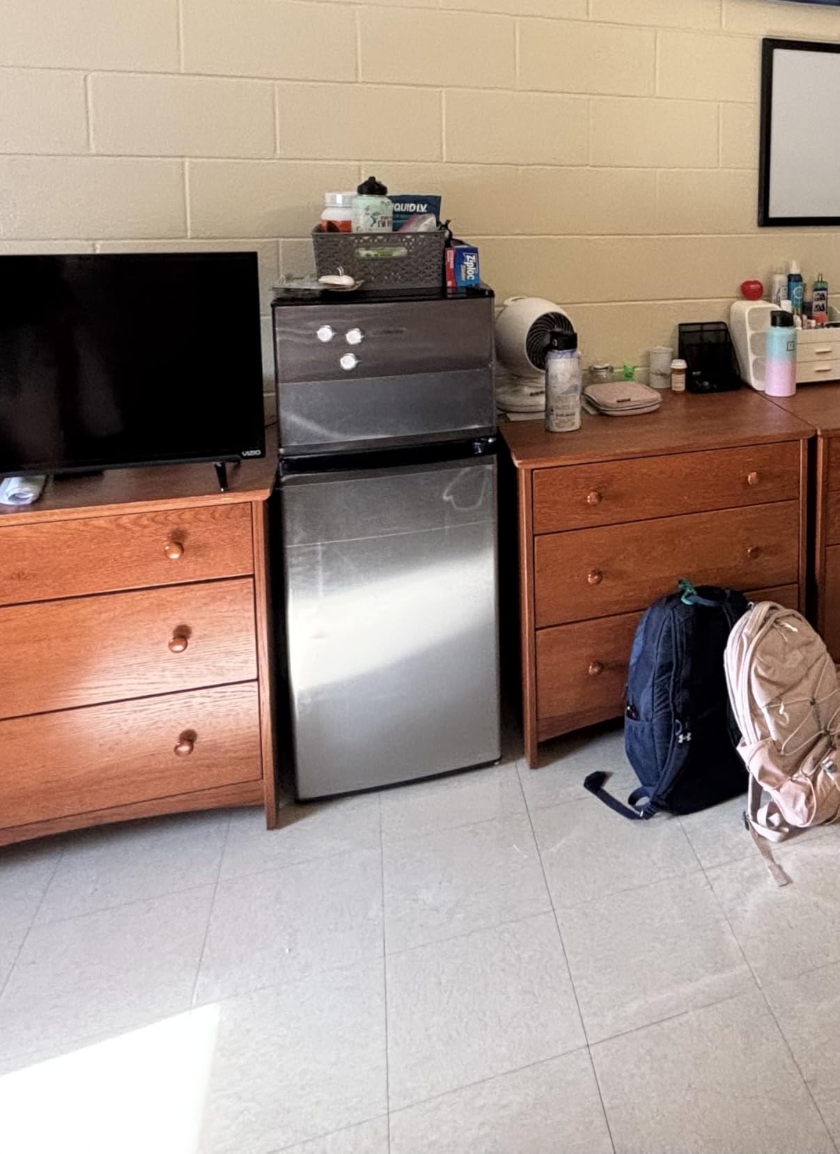 Upstreman 4.0 Cu.Ft. Mini Fridge with Freezer, Dorm Essentials, Double Door Small Refrigerator for Office, Dorm, Bedroom, Adjustable Thermostat, Large Capacity, Black-BR401 Customer Review Upstreman 4.0 Cu.Ft. Mini Fridge with Freezer, Dorm Essentials, Double Door Small Refrigerator for Office, Dorm, Bedroom, Adjustable Thermostat, Large Capacity, Black-BR401 - Customer Photo 1