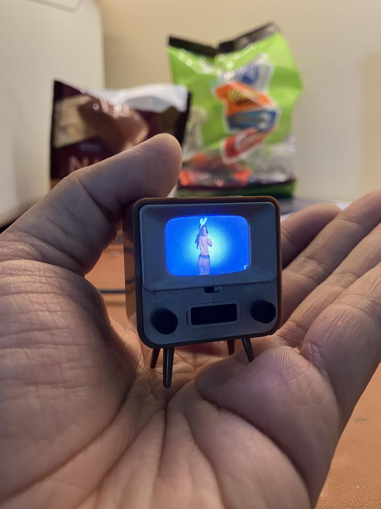 TinyCircuits TinyTV 2 Portable Retro Mini TV – 1.14″ IPS Screen, Preloaded & Uploadable Videos, USB-C Rechargeable, Knob Controls + Tiny Remote (Clear) Customer Review TinyCircuits TinyTV 2 Portable Retro Mini TV – 1.14″ IPS Screen, Preloaded & Uploadable Videos, USB-C Rechargeable, Knob Controls + Tiny Remote (Clear) - Customer Photo 2