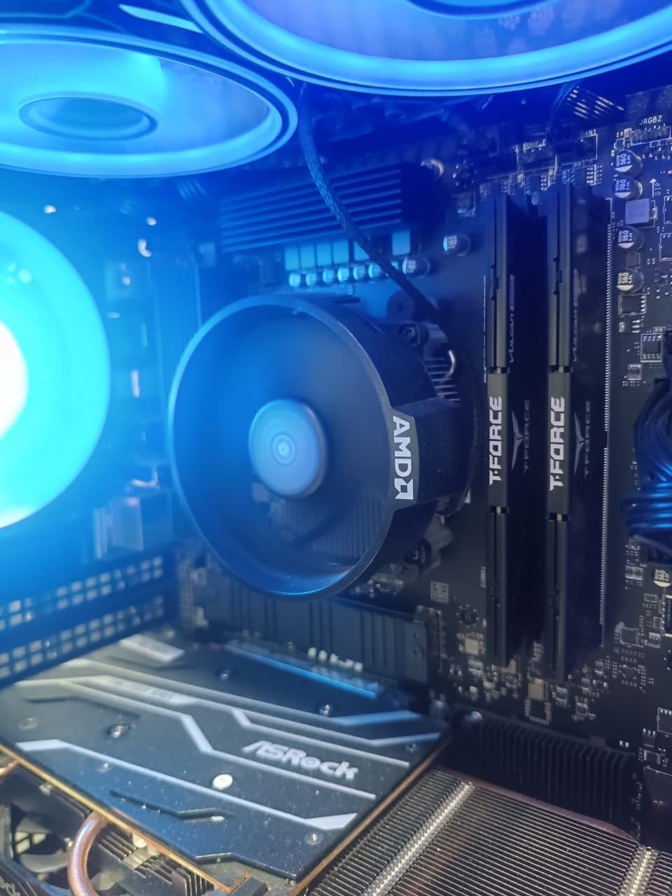 AMD Ryzen 5 8500G 6-Core, 12-Thread Desktop Processor - Customer Photo 1