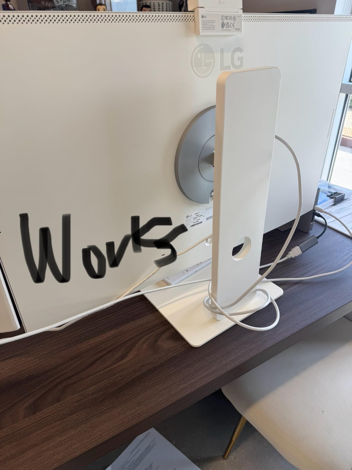 LG 32SR85U-W Smart Monitor 32-inch 4K UHD (3840x2160), IPS Display, webOS 23, USB Type-C 90W PD, Built-in FHD Webcam & Speaker, HDR 10, AirPlay 2, Screen Share, Bluetooth, White Customer Review LG 32SR85U-W Smart Monitor 32-inch 4K UHD (3840x2160), IPS Display, webOS 23, USB Type-C 90W PD, Built-in FHD Webcam & Speaker, HDR 10, AirPlay 2, Screen Share, Bluetooth, White - Customer Photo 1