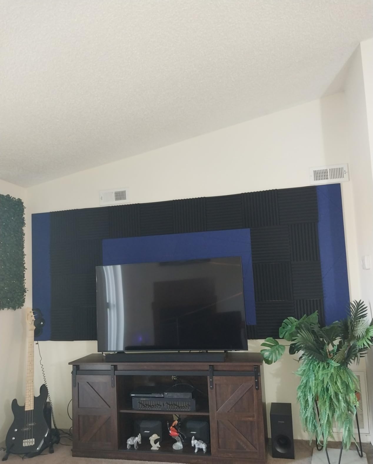 Samsung 65-Inch Class 4K Crystal UHD DU8000 Series HDR Smart TV w/Object Tracking Sound Lite, Motion Xcelerator, Ultra Slim Design, Gaming Hub, Alexa Built-in (UN65DU8000, 2024 Model) - Customer Photo 3