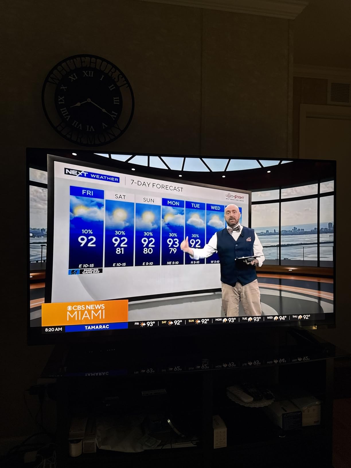Roku Smart TV – 65-Inch Pro Series 4K QLED RokuTV with Backlit Roku Voice Remote Pro, Dolby Vision IQ, 120Hz Refresh Rate – Live Local News, Sports, Gaming - Customer Photo 2