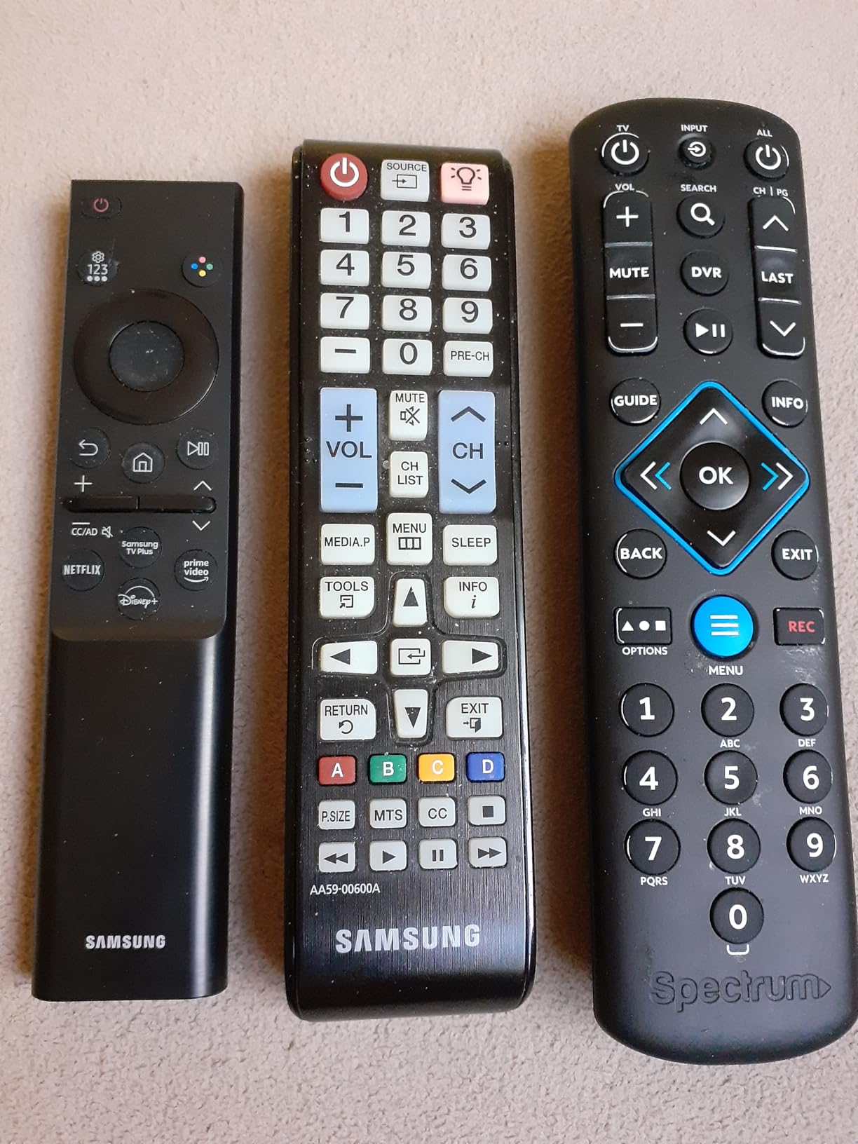 Samsung 55-Inch Class Crystal UHD 4K DU7200 Series HDR Smart TV w/Object Tracking Sound Lite, PurColor, Motion Xcelerator, Mega Contrast, Q-Symphony (UN55DU7200, 2024 Model) - Customer Photo 1