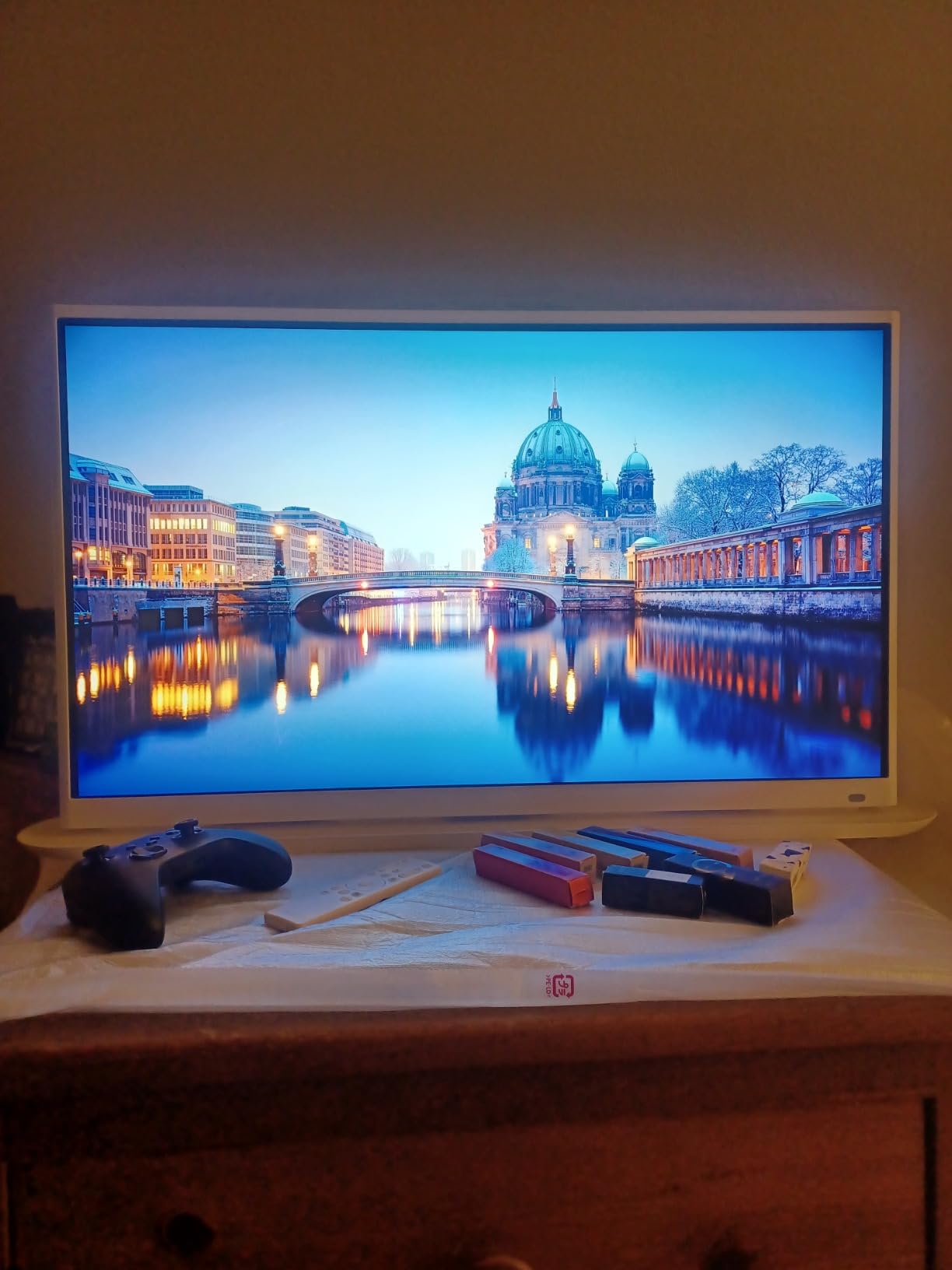 LG 32SR70U-W 32-Inch 4K UHD Smart Monitor with IPS Display webOS 23 USB Type-C Speakers x2 HDR 10 AirPlay 2 Screen Share Bluetooth Remote - White Customer Review LG 32SR70U-W 32-Inch 4K UHD Smart Monitor with IPS Display webOS 23 USB Type-C Speakers x2 HDR 10 AirPlay 2 Screen Share Bluetooth Remote - White - Customer Photo 1