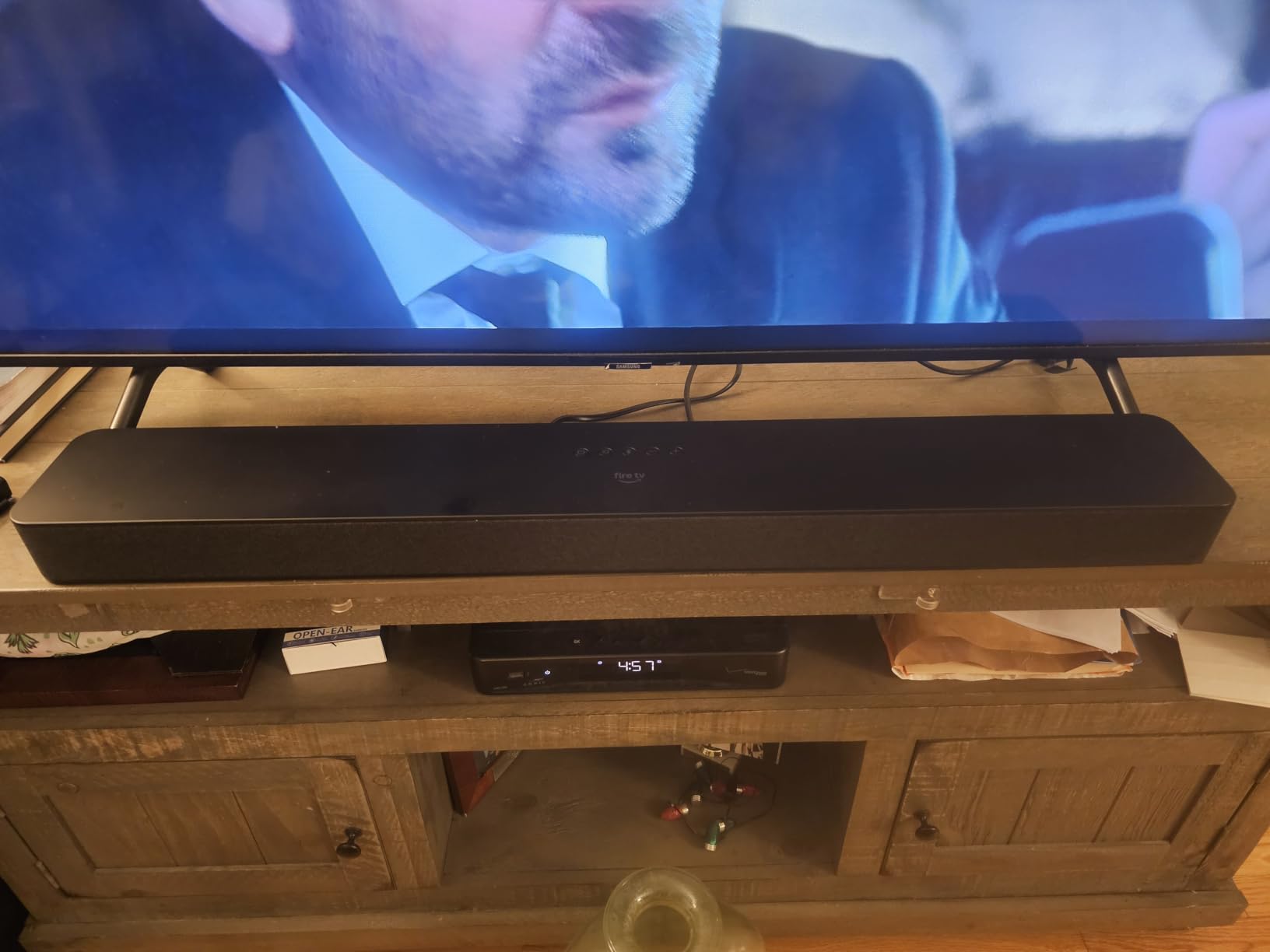 Amazon Fire TV Soundbar Plus (newest model) with built-in subwoofer, 3.1 channel, Dolby Atmos, clear dialogue - Customer Photo 2