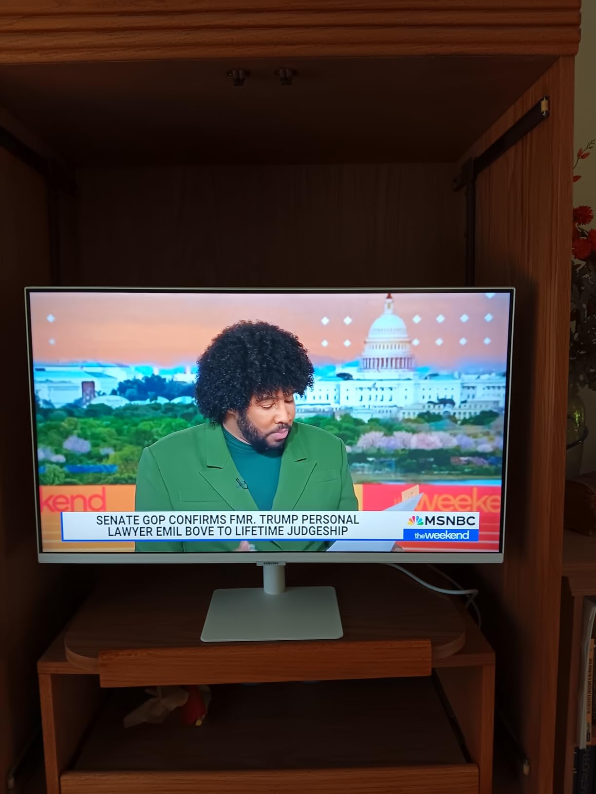 SAMSUNG 27-Inch M5 (M50D) Series FHD Smart Monitor with Streaming TV, Speakers, HDR10, Gaming Hub, Multiple Ports, Workout Tracker, Vision Accessibility Tools, LS27DM500ENXGO, 2024 - Customer Photo 2