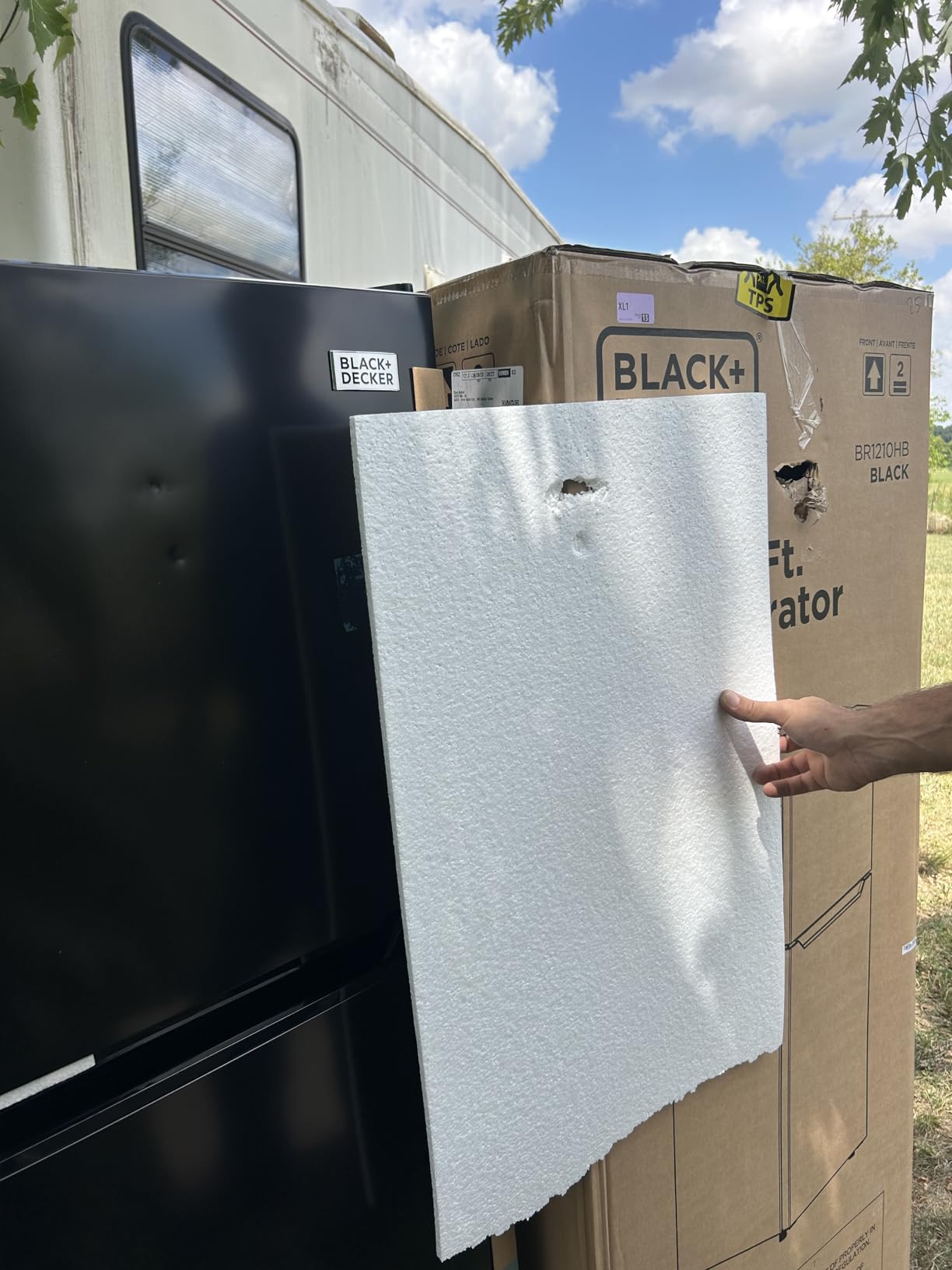 BLACK+DECKER 10 Cu. Ft. Top Mount Refrigerator with Freezer, 2 Door Refrigerator with Top Freezer and Adjustable Temperature Control, ENERGY STAR, BR1000HW, White - Customer Photo 2