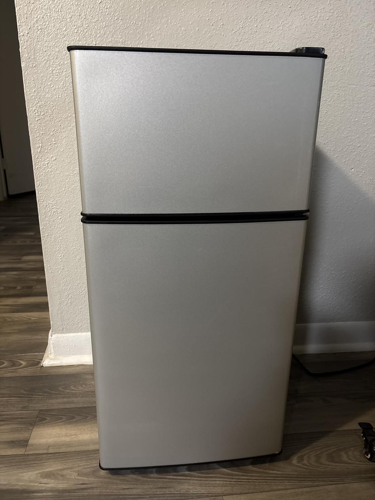 2.4 Cu.Ft Small Refrigerator with Freezer Dorm fridge Removable Plastic Shelves Ideal for Home, Office,Dormitory Silver Customer Review 2.4 Cu.Ft Small Refrigerator with Freezer Dorm fridge Removable Plastic Shelves Ideal for Home, Office,Dormitory Silver - Customer Photo 1