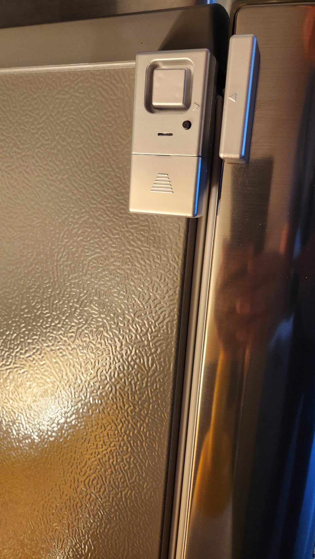 Freezer Door Alarm 1 Pack, Refrigerator Door Alarm When Left Open, Close Door Reminder, with 60/120/180/240 Seconds Delay Alert, Low/Loud 80 to 120 dB (Grey Metallic) - Customer Photo 1