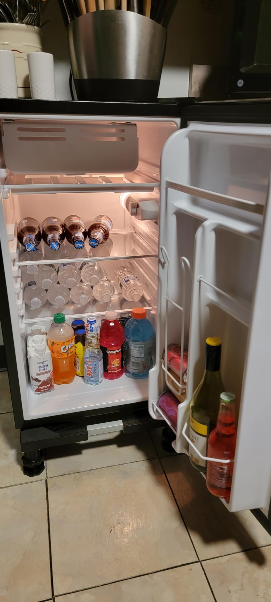 EUHOMY 3.2 Cu.Ft Mini Fridge with Freezer, Single Door Compact Refrigerator, Adjustable Thermostat, Mini Refrigerator Energy Saving, Mini fridge for Bedroom, Dorm, Office, Black Customer Review EUHOMY 3.2 Cu.Ft Mini Fridge with Freezer, Single Door Compact Refrigerator, Adjustable Thermostat, Mini Refrigerator Energy Saving, Mini fridge for Bedroom, Dorm, Office, Black - Customer Photo 1