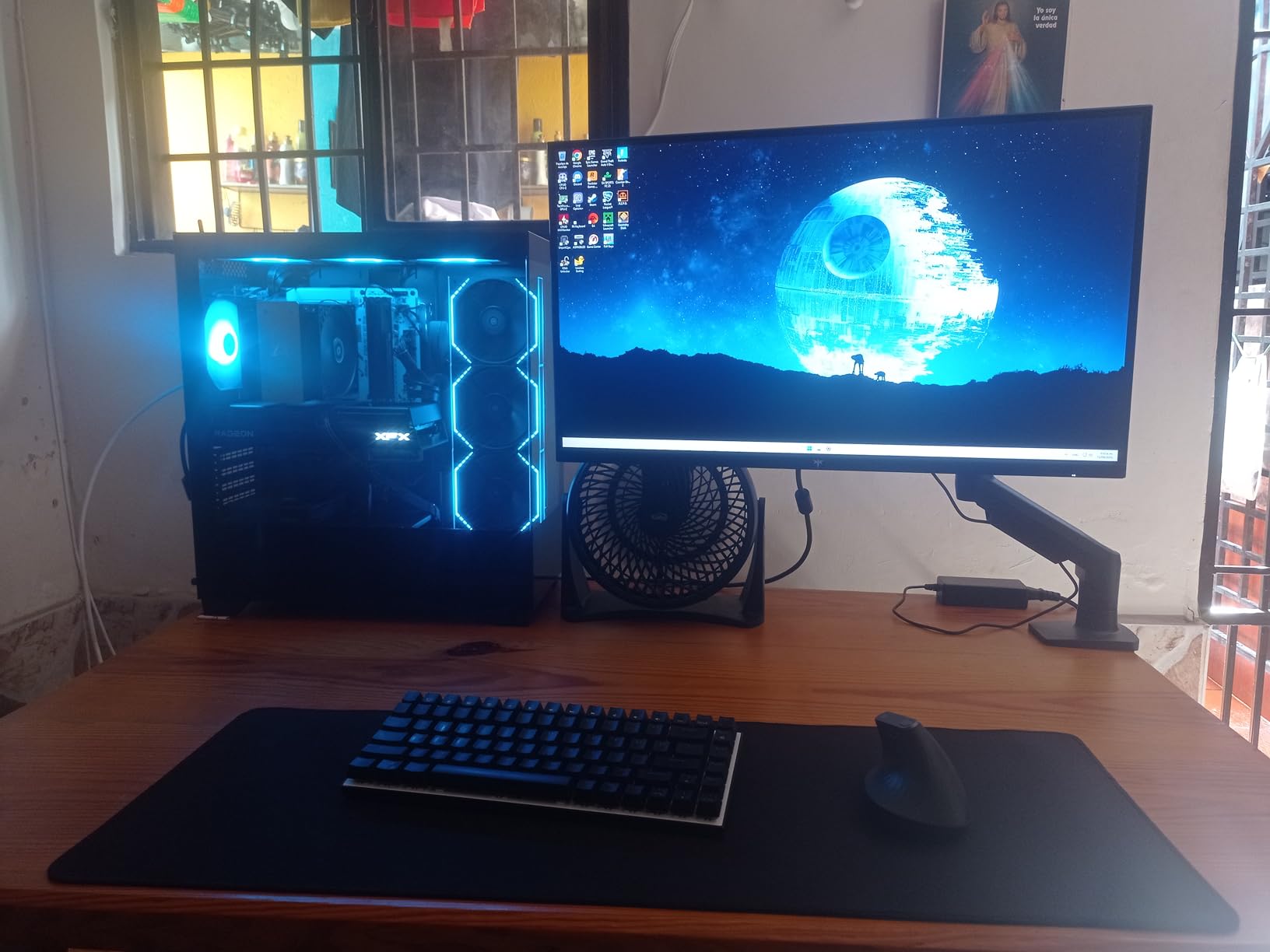 KTC 32 Inch 4K Smart Monitor with Google TV System UHD 3440x2560P Hey Google Voice Remote Netflix Licensed Dolby Audio HDR KVM Technology WiFi Bluetooth 65W PD Type C Fast Charger VESA Support - Customer Photo 2