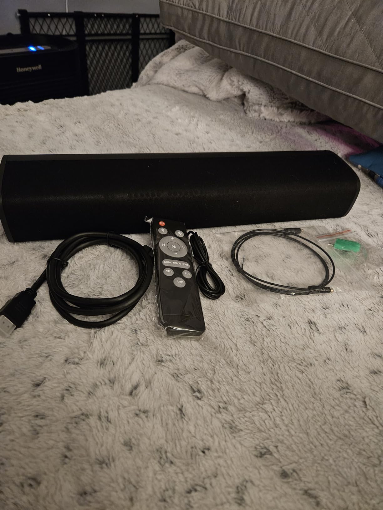 Sound Bar for Smart TV, Bluetooth Soundbar for TV, 50 Watts Mini Sound Bar with ARC/Optical/AUX, Surround Sound System for TV/PC/Gaming/Projectors - Customer Photo 2