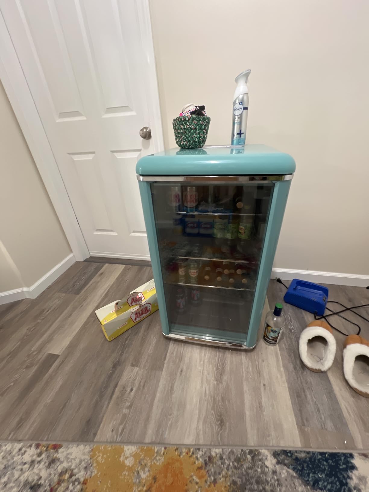 Small Beverage Refrigerator Cooler, 4.9 Cu.Ft Retro Mini fridge with Double Tempered Glass Door, 160 Can Wine Drink Beer Fridge for Office Bedroom Bar, 7 Temperatures and Adjustable Shelves - Customer Photo 1