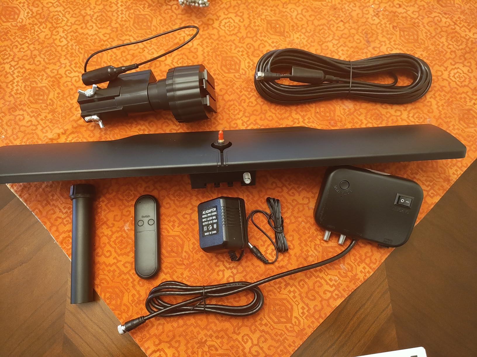 2025 Digital HD TV Antenna Outdoor, 1600+ Miles Long Ranges, Directional 360 Degree Rotation,Outdoor TV Antenna for Smart TV,Support 2 TVs-8K 4K 1080p All Smart/Old TVs VHF UHF-35ft HDTV Cable - Customer Photo 1