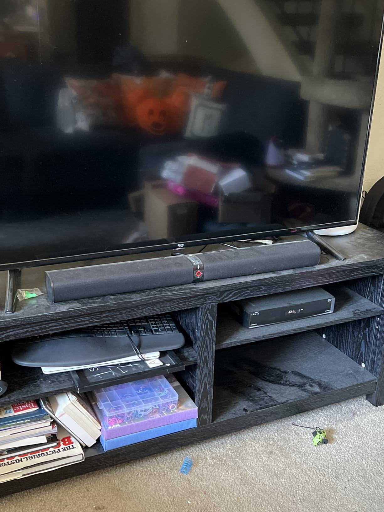 Sound Bar for Smart TV, Soundbar with Bluetooth/ARC/Opt/AUX Connect, Auto Volume Boost, 3 Equalizer Modes, 2 in 1 Detachable Soundbar for TV/PC/Gaming/Projectors - Customer Photo 1