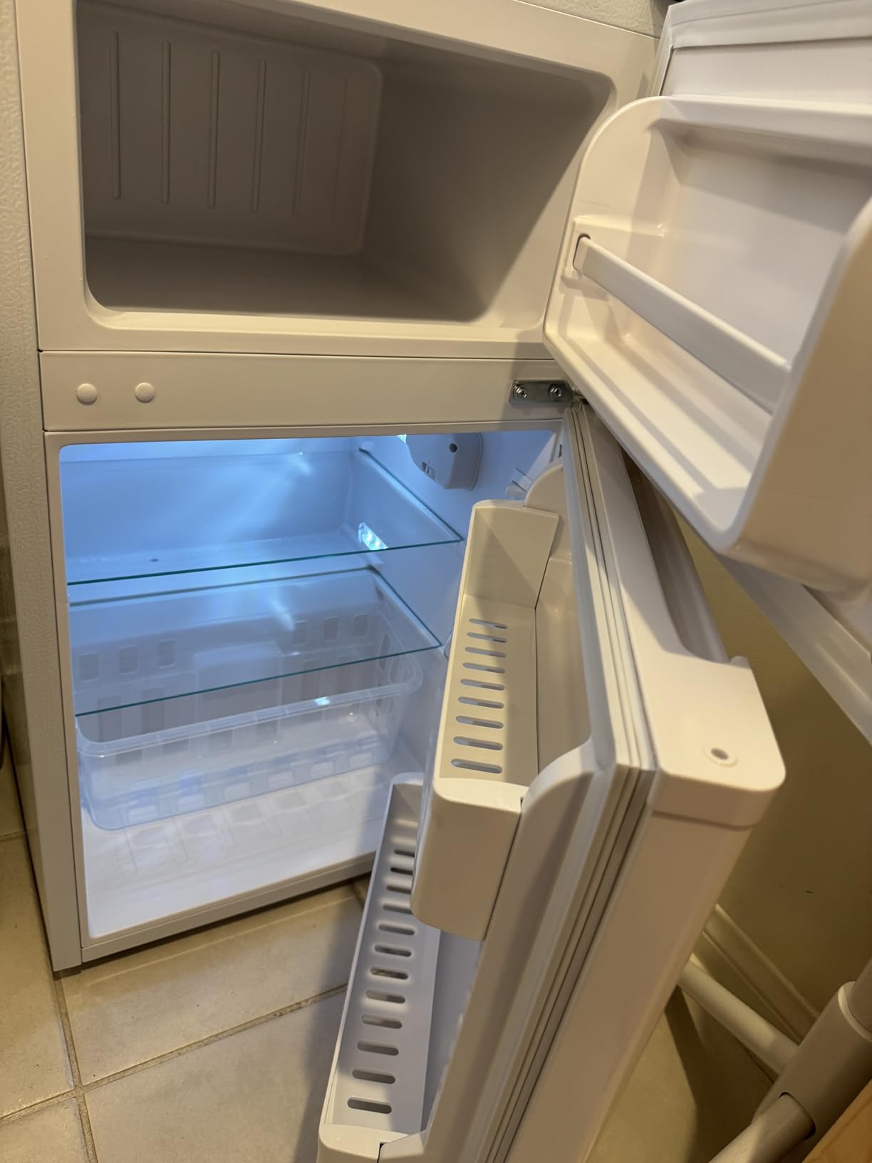 Antarctic Star Compact Refrigerator,3.2 Cu.Ft. Mini Separate Freezer Double 2-Door,Adjustable Removable Shelves for Basement,Apartment,Dorm,Office,WHITE Customer Review Antarctic Star Compact Refrigerator,3.2 Cu.Ft. Mini Separate Freezer Double 2-Door,Adjustable Removable Shelves for Basement,Apartment,Dorm,Office,WHITE - Customer Photo 1