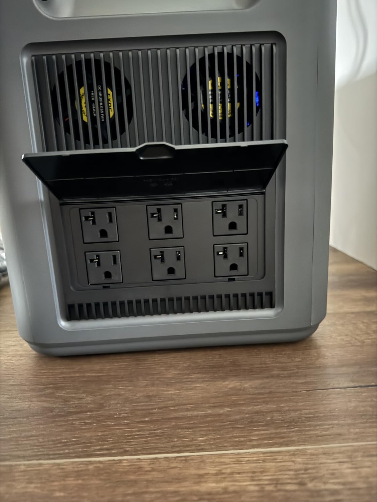 AFERIY P210 Portable Power Station 2400W,2048Wh LiFePO4 Battery Generator with 1100W AC Charging & 500W Solar Charging,for Home Backup,Power Outages, Camping【Pure Sine Wave AC Input & Output Only】 - Customer Photo 1