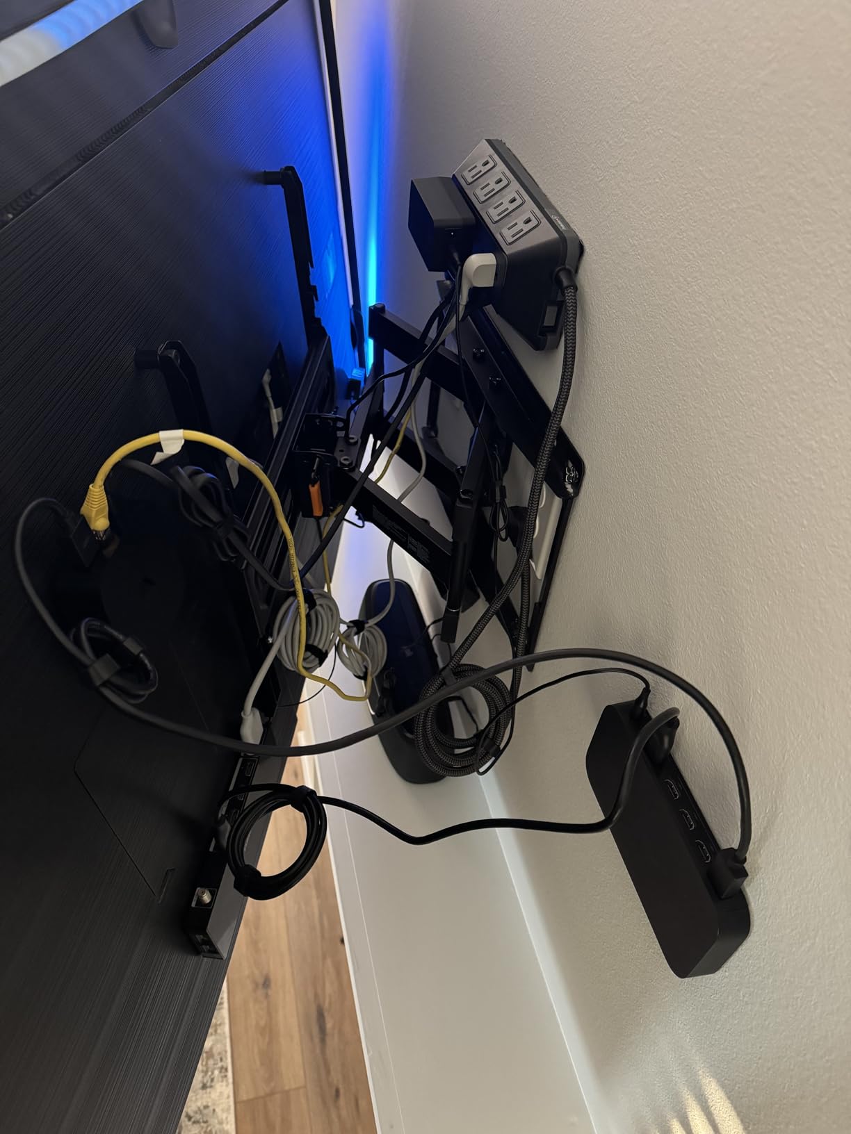 Apple TV 4K Wi-Fi (3rd Generation) with Siri Remote & Apple 1 Year Limited Warranty (64 GB Wi Fi) - Customer Photo 1
