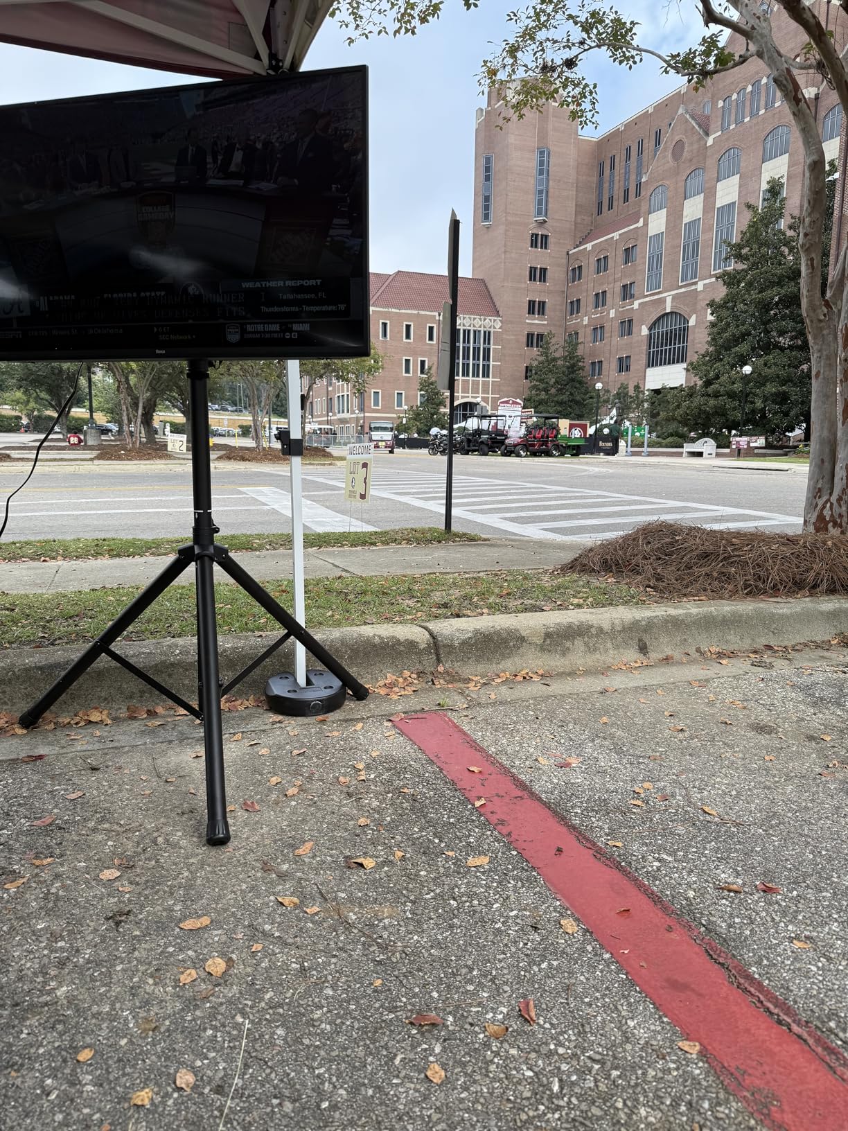 Roku Smart TV 2025 – 32-Inch Select Series, 1080p Full HD TV – Roku TV with Voice Remote – Flat Screen LED Television with Wi-Fi for Streaming Live Local News, Sports, Family Entertainment Customer Review Roku Smart TV 2025 – 32-Inch Select Series, 1080p Full HD TV – Roku TV with Voice Remote – Flat Screen LED Television with Wi-Fi for Streaming Live Local News, Sports, Family Entertainment - Customer Photo 1